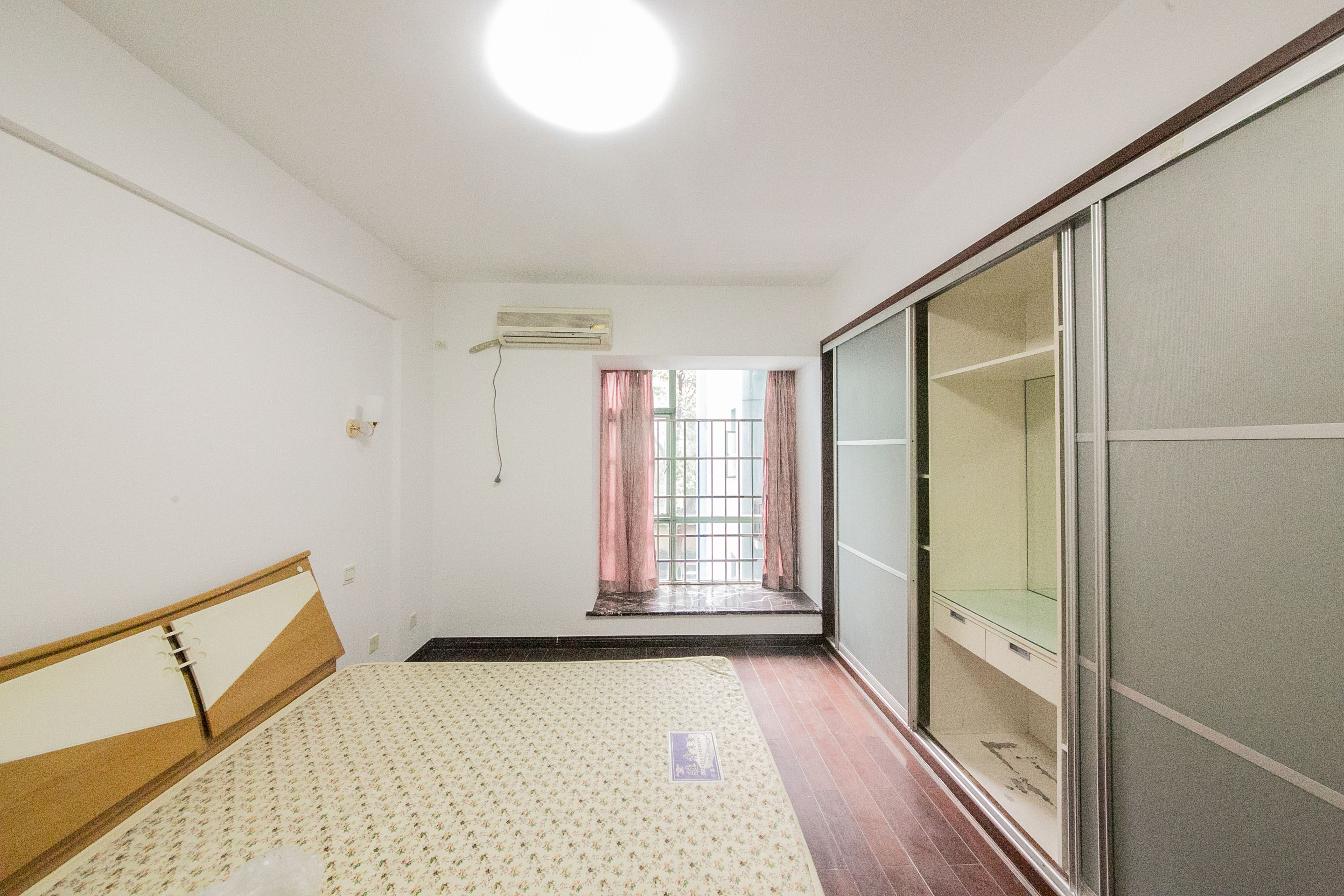 锦绣华天  4室2厅2卫    133.0万 锦绣华天  4室2厅2卫    133.0万卧室