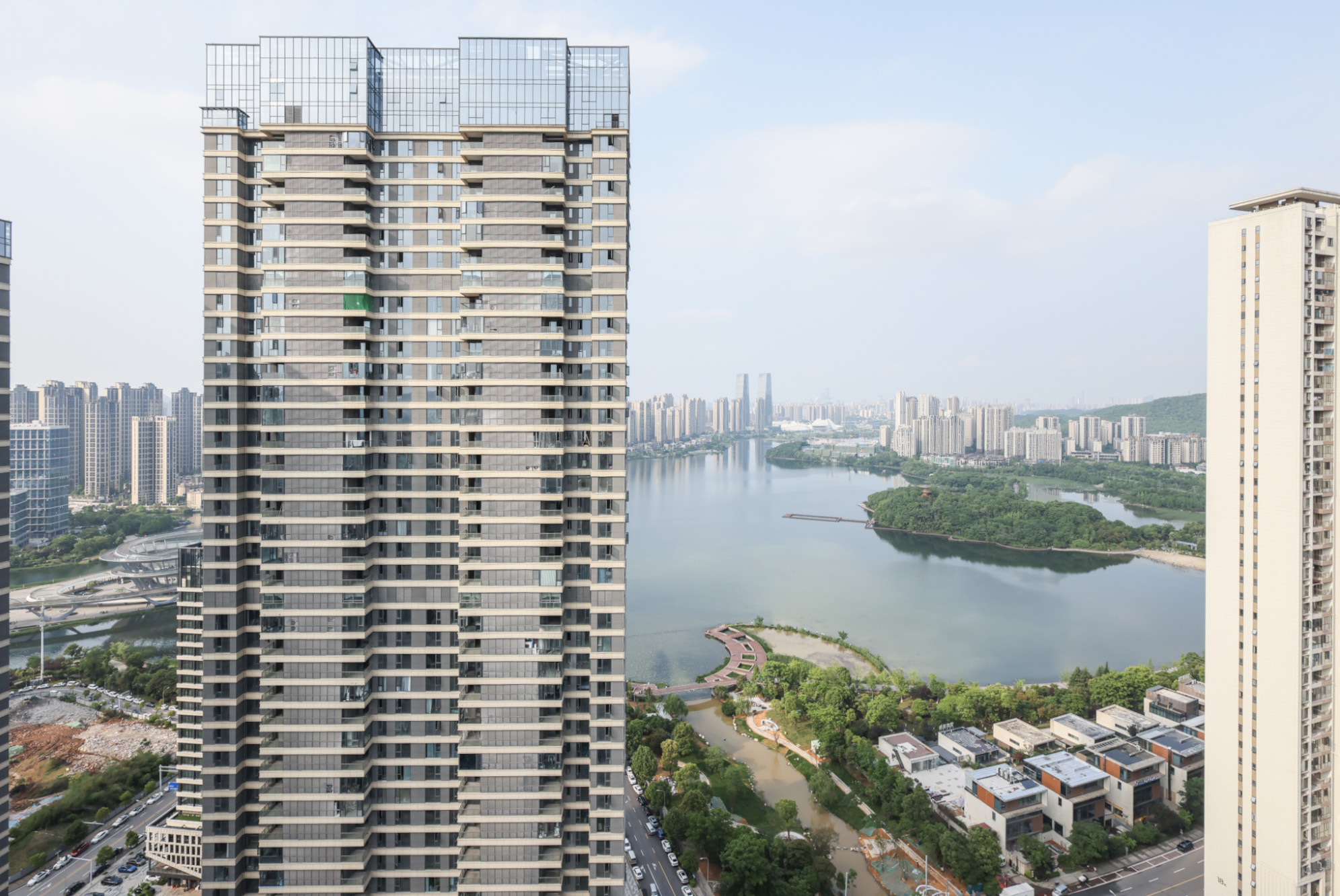 卓越浅水湾  4室2厅2卫   160.00万其他