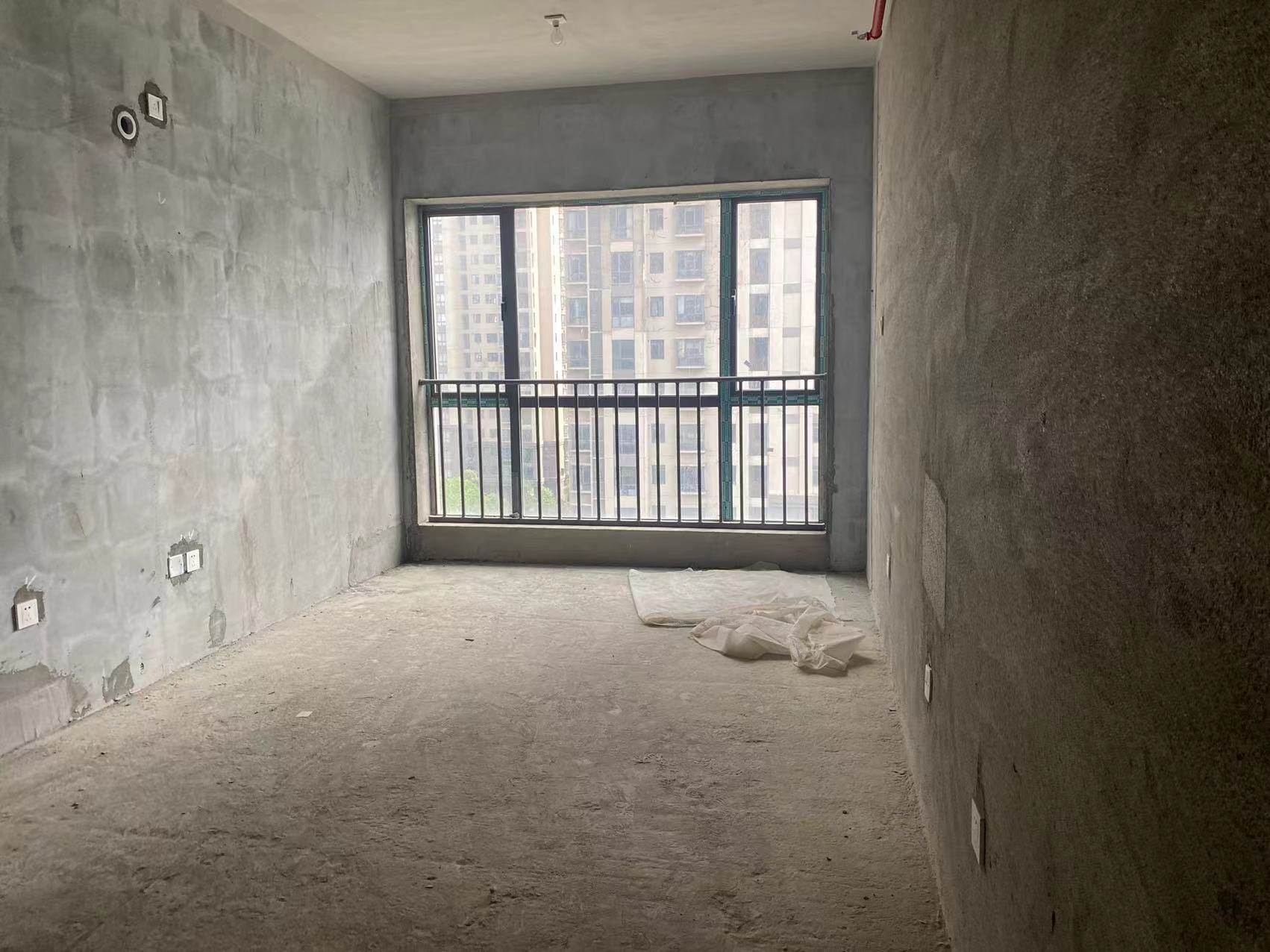 山水洲城华晨第一城 3室2厅1卫 48.0万 山水洲城华晨第一城 3室2厅1卫 48.0万客厅