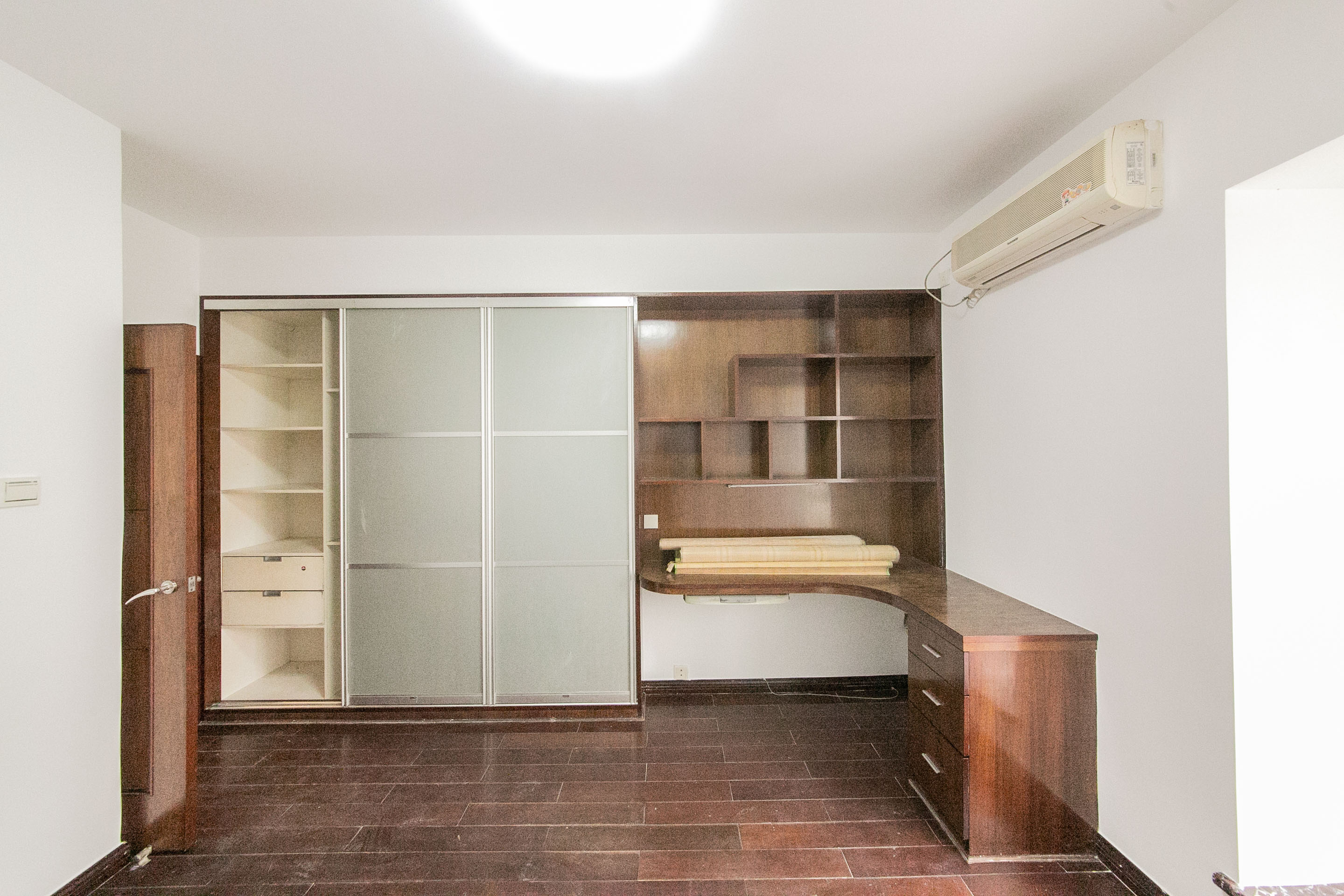 锦绣华天  4室2厅2卫    133.0万 锦绣华天  4室2厅2卫    133.0万客厅