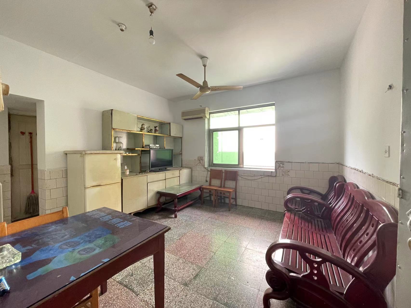 贺家土纺织路散盘  2室1厅1卫    25.0万 贺家土纺织路散盘  2室1厅1卫    25.0万客厅