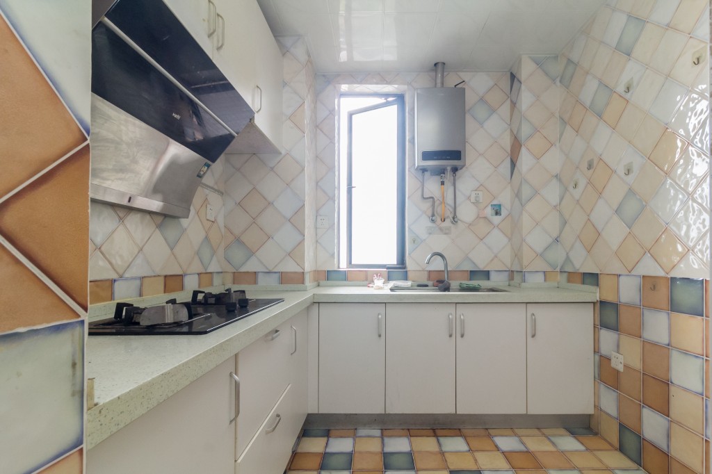 中欣楚天雅郡 2室2厅1卫 56.8万 中欣楚天雅郡 2室2厅1卫 56.8万厨房