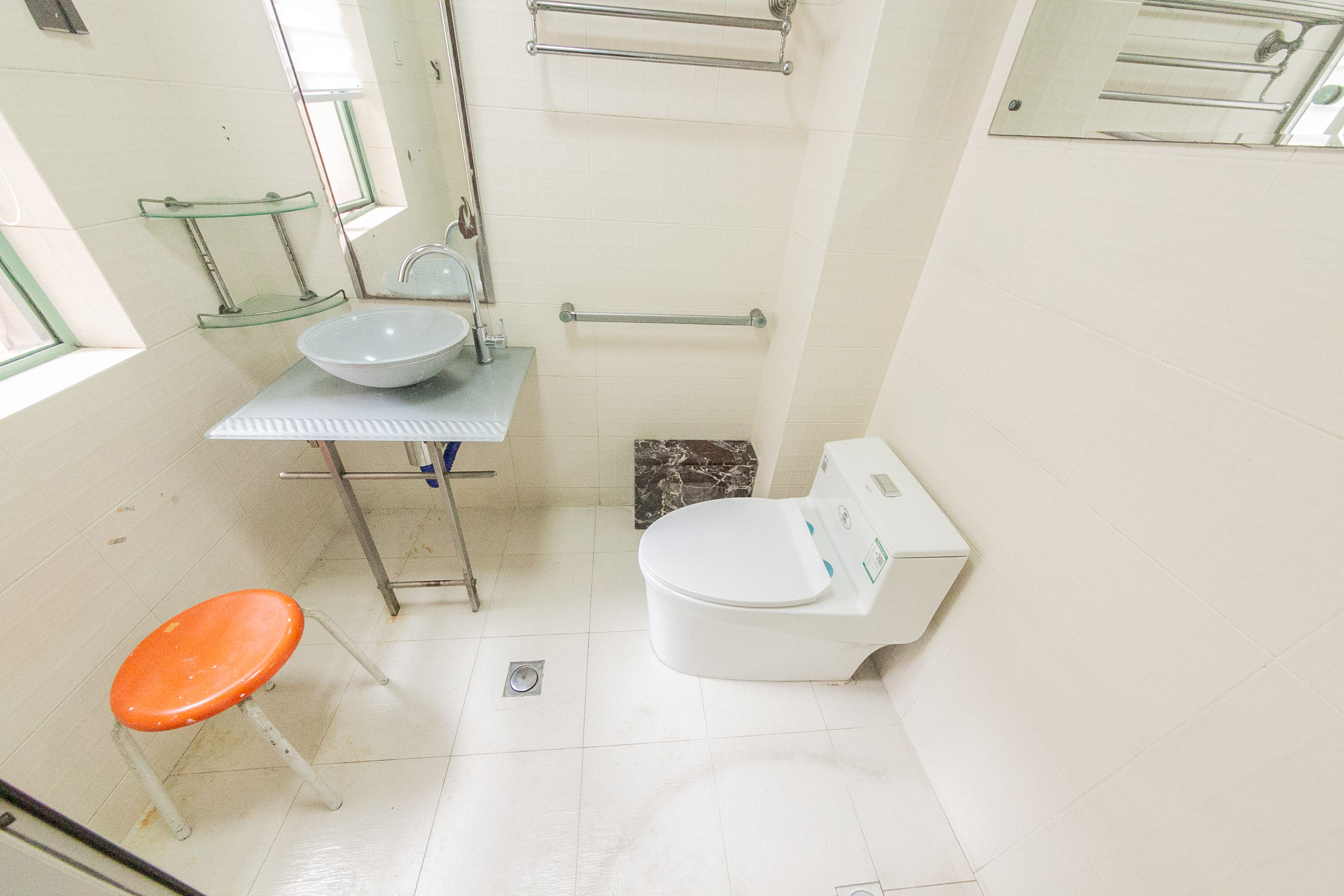 锦绣华天  4室2厅2卫    133.0万 锦绣华天  4室2厅2卫    133.0万卫生间