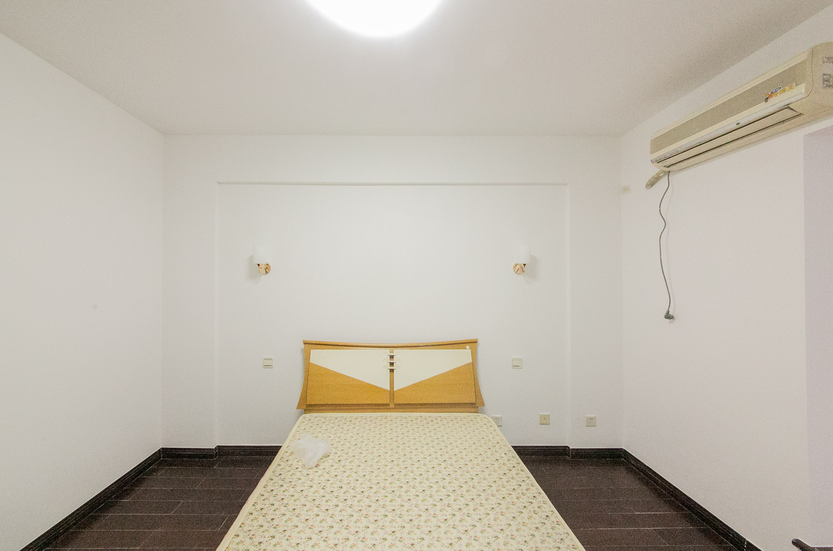 锦绣华天  4室2厅2卫    133.0万 锦绣华天  4室2厅2卫    133.0万卧室