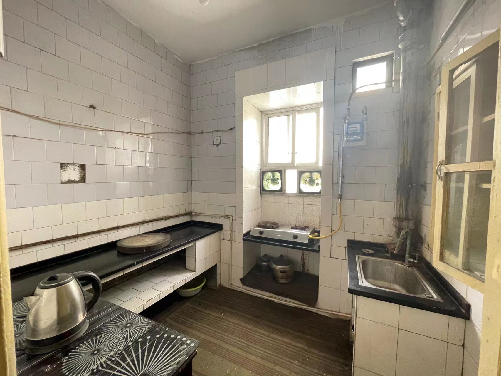 贺家土纺织路散盘  2室1厅1卫    25.0万 贺家土纺织路散盘  2室1厅1卫    25.0万客厅