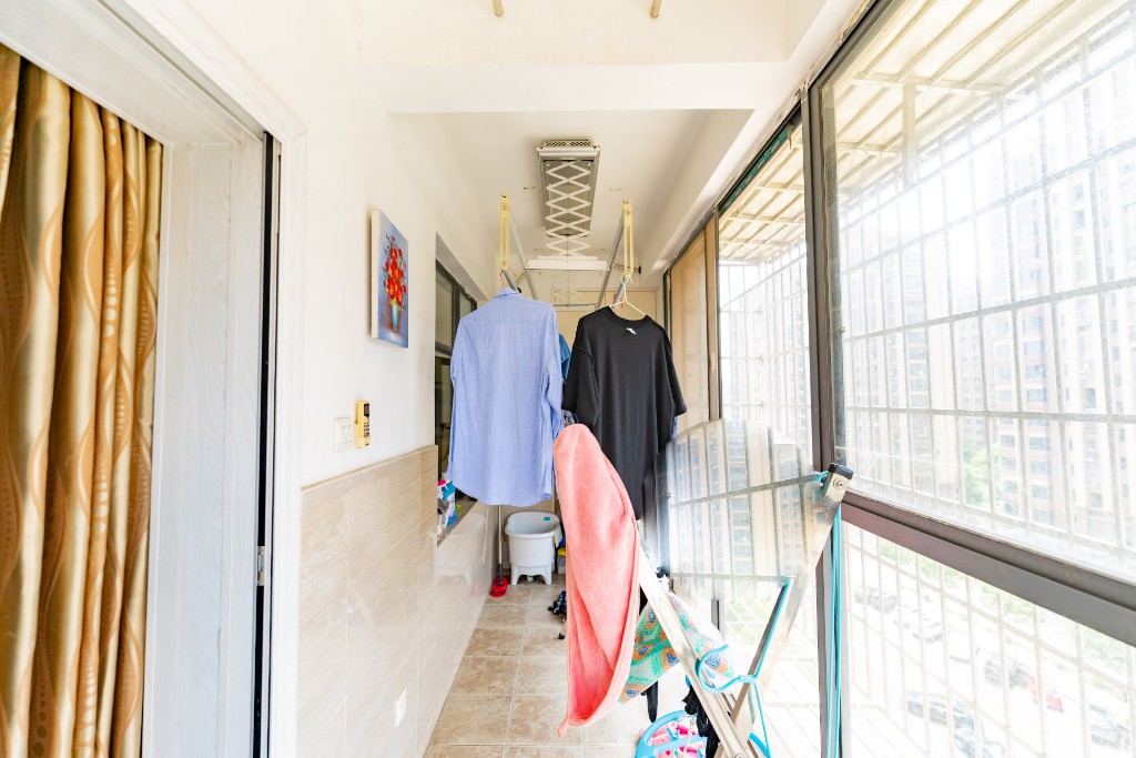 湘府名邸（同力家园）  4室2厅2卫    128.0万阳台