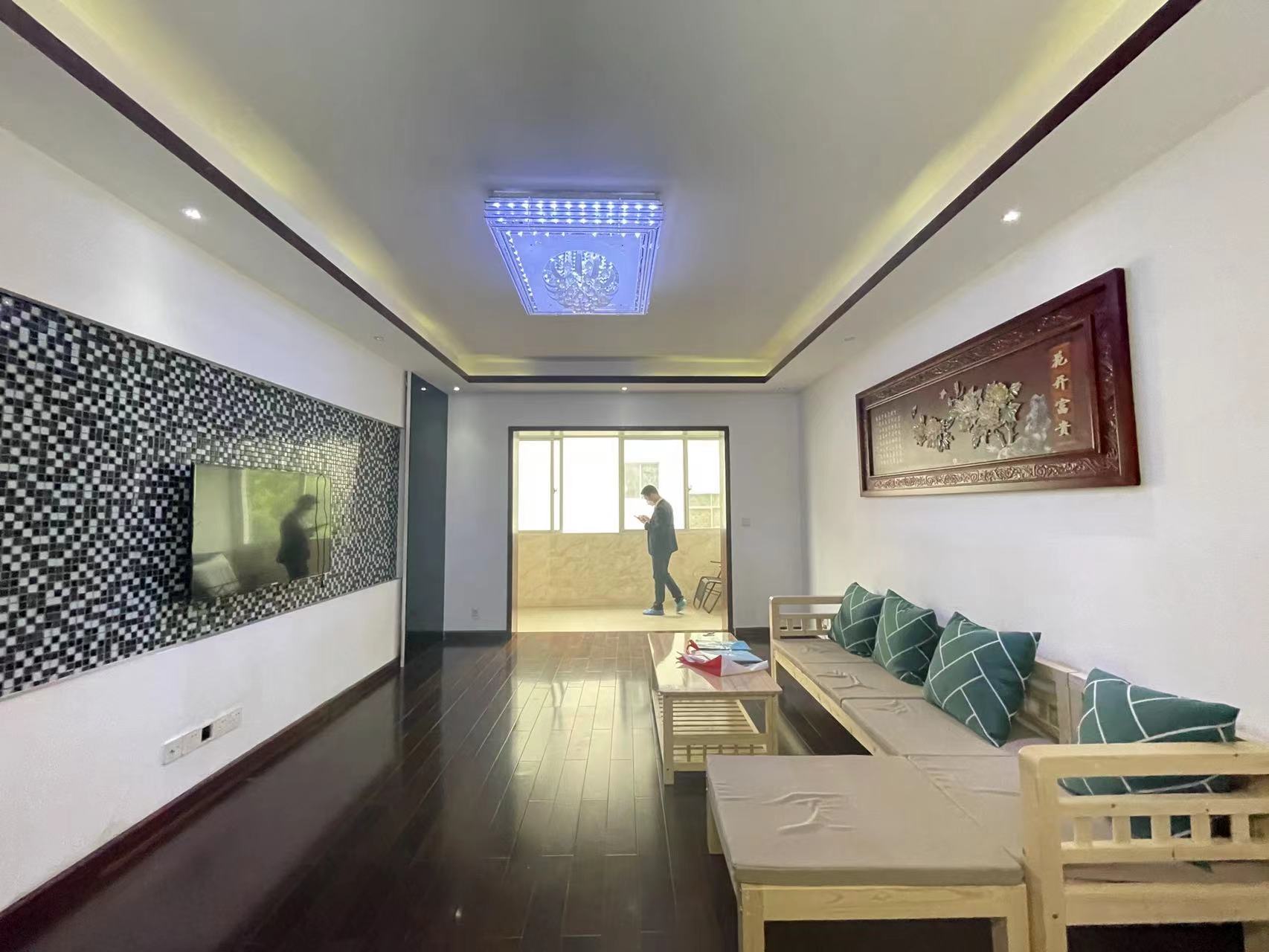 莲花小区 3室2厅2卫 58.8万 莲花小区 3室2厅2卫 58.8万客厅