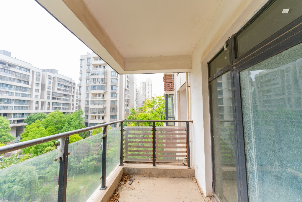 华银天际 3室2厅2卫 69.8万 华银天际 3室2厅2卫 69.8万其他