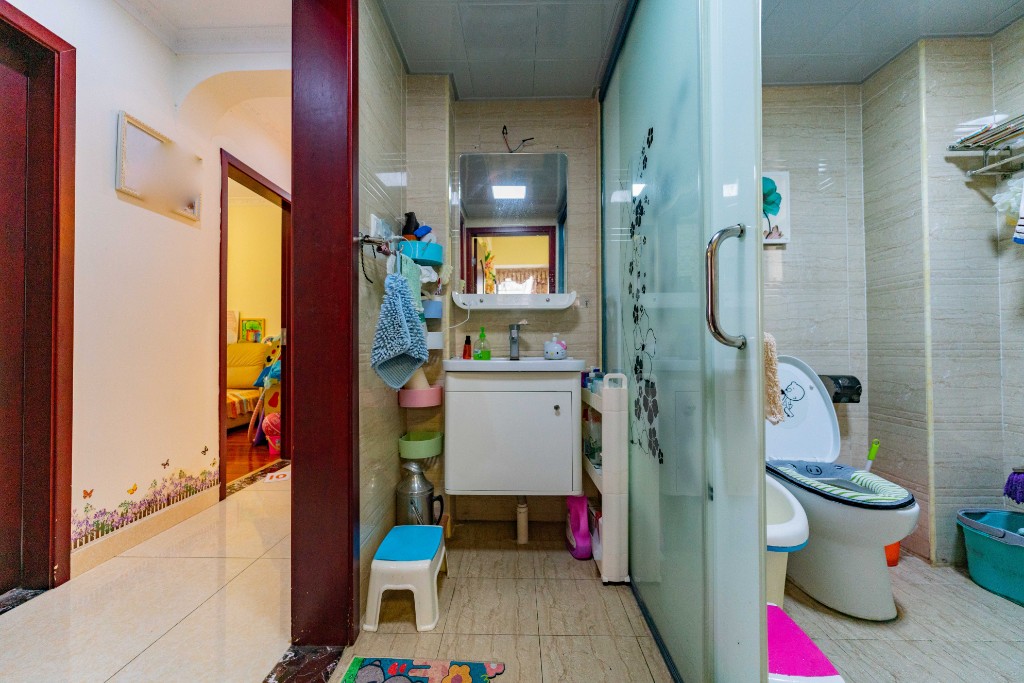 湘府名邸（同力家园）  4室2厅2卫    128.0万卧室