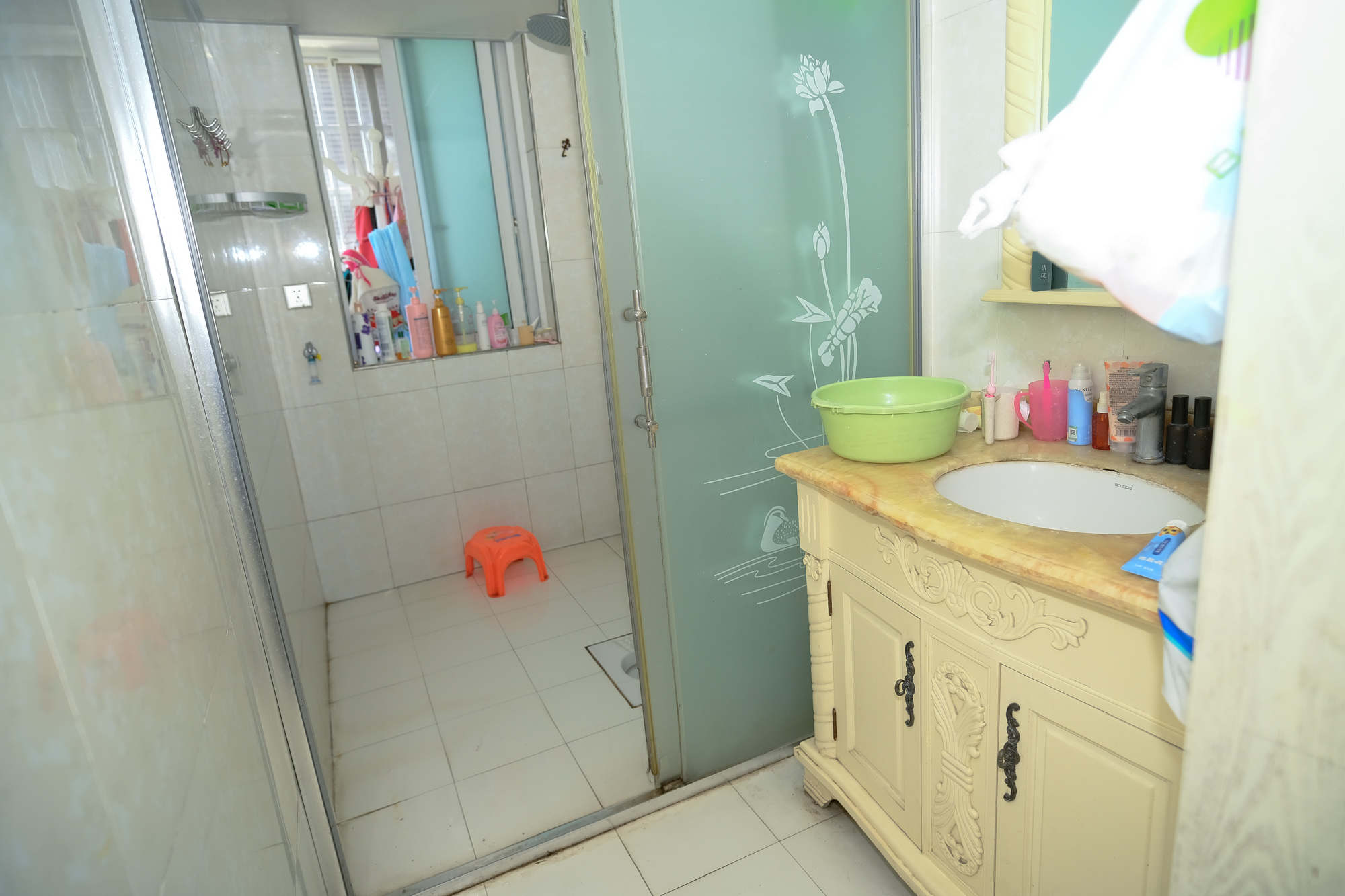 红树湾  4室2厅2卫    138.0万卫生间