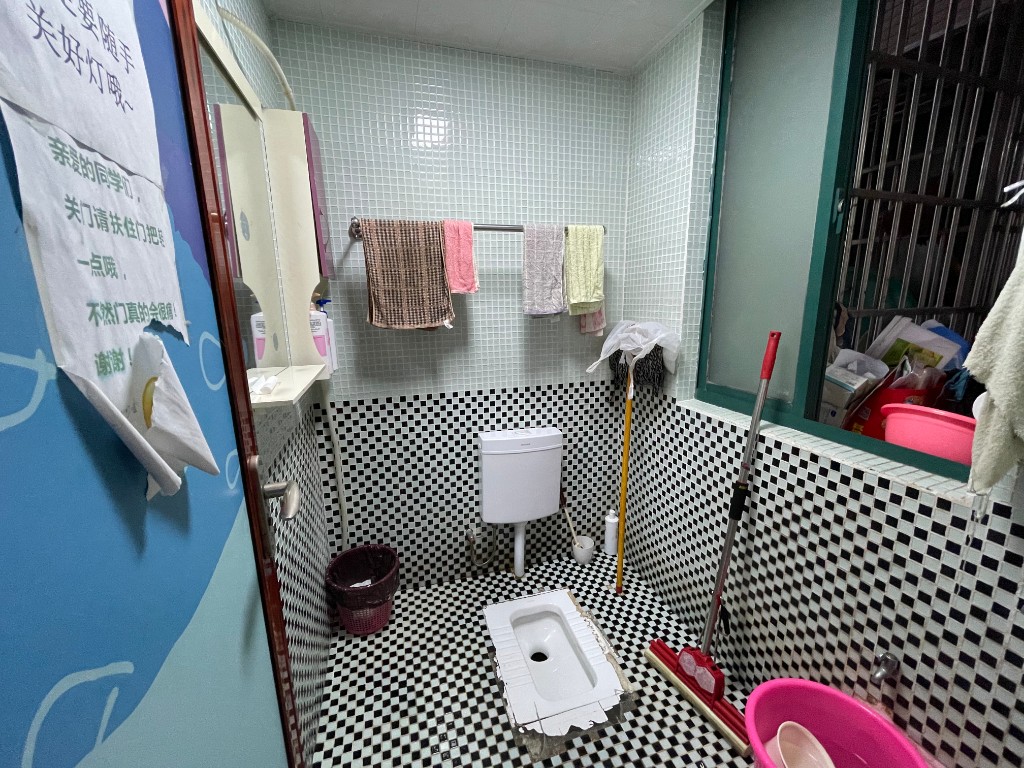 新城首座  3室2厅2卫    82.0万 新城首座  3室2厅2卫    82.0万客厅