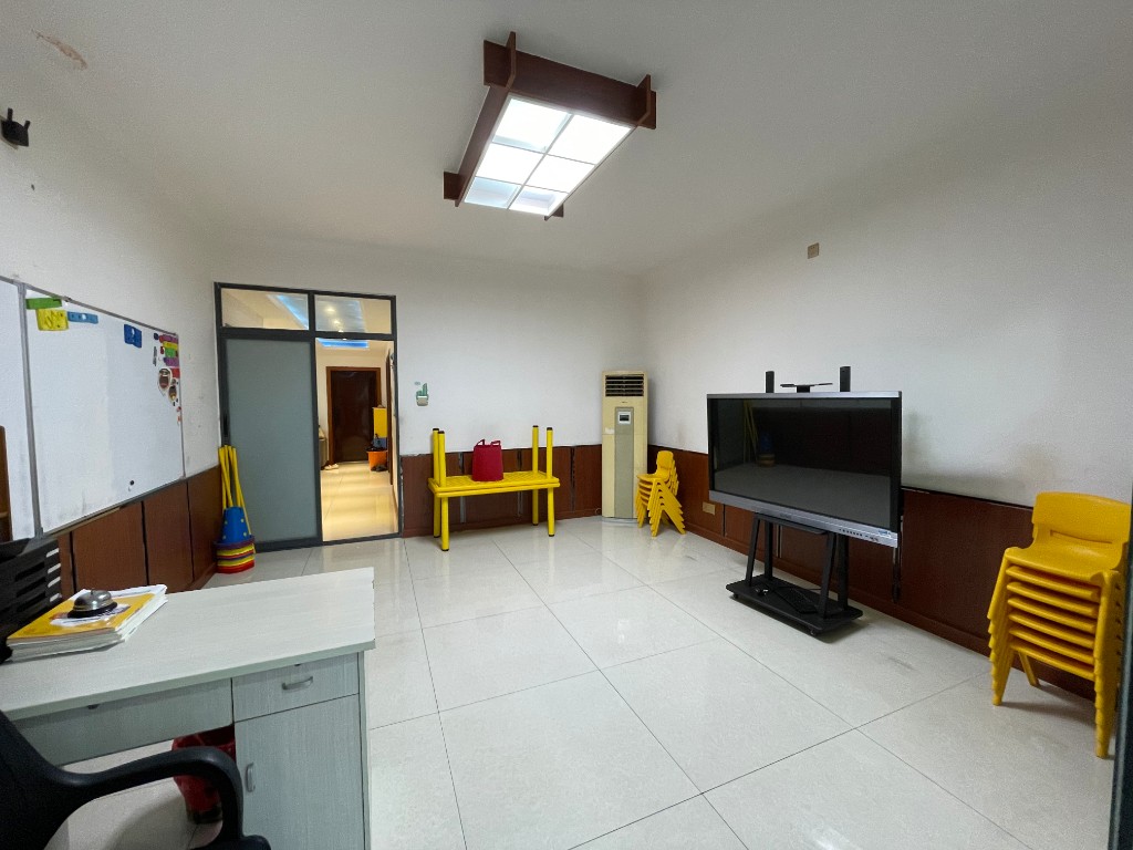 新城首座  3室2厅2卫    82.0万 新城首座  3室2厅2卫    82.0万客厅