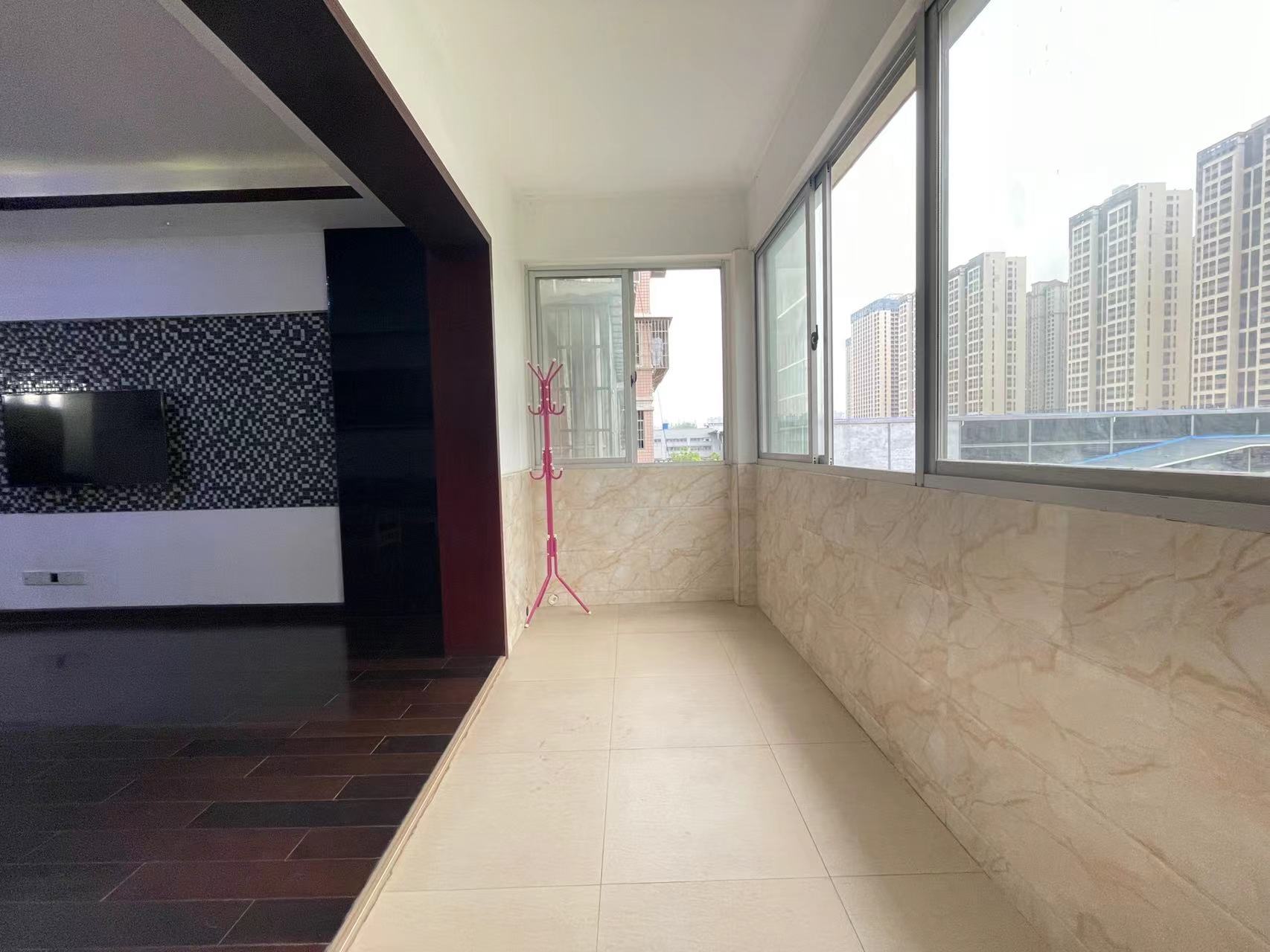 莲花小区 3室2厅2卫 58.8万 莲花小区 3室2厅2卫 58.8万客厅