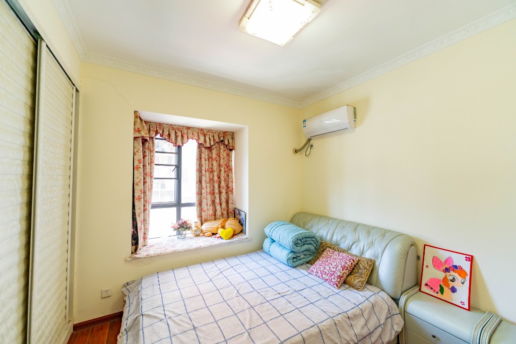 湘府名邸（同力家园）  4室2厅2卫    128.0万卧室