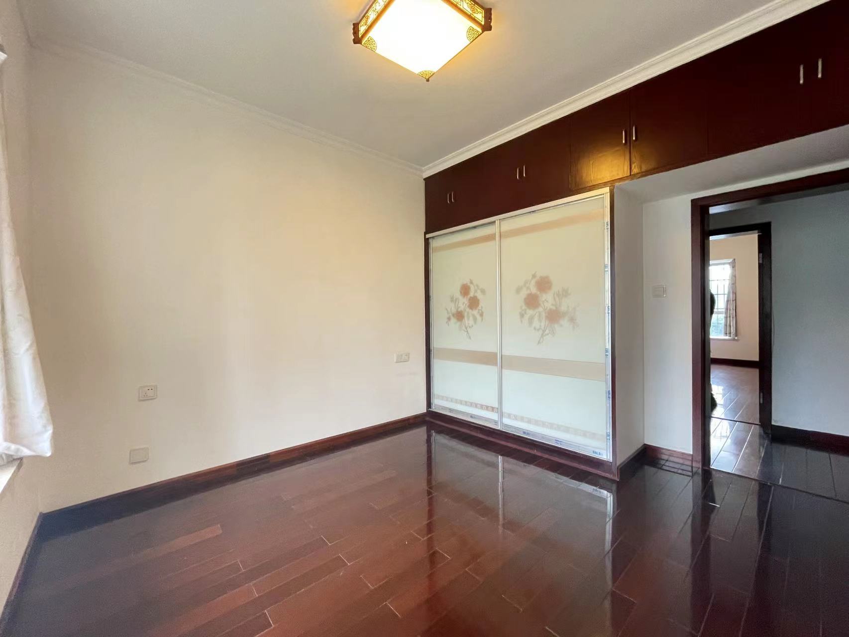 莲花小区 3室2厅2卫 58.8万 莲花小区 3室2厅2卫 58.8万客厅