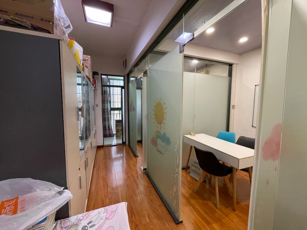 新城首座  3室2厅2卫    82.0万 新城首座  3室2厅2卫    82.0万客厅