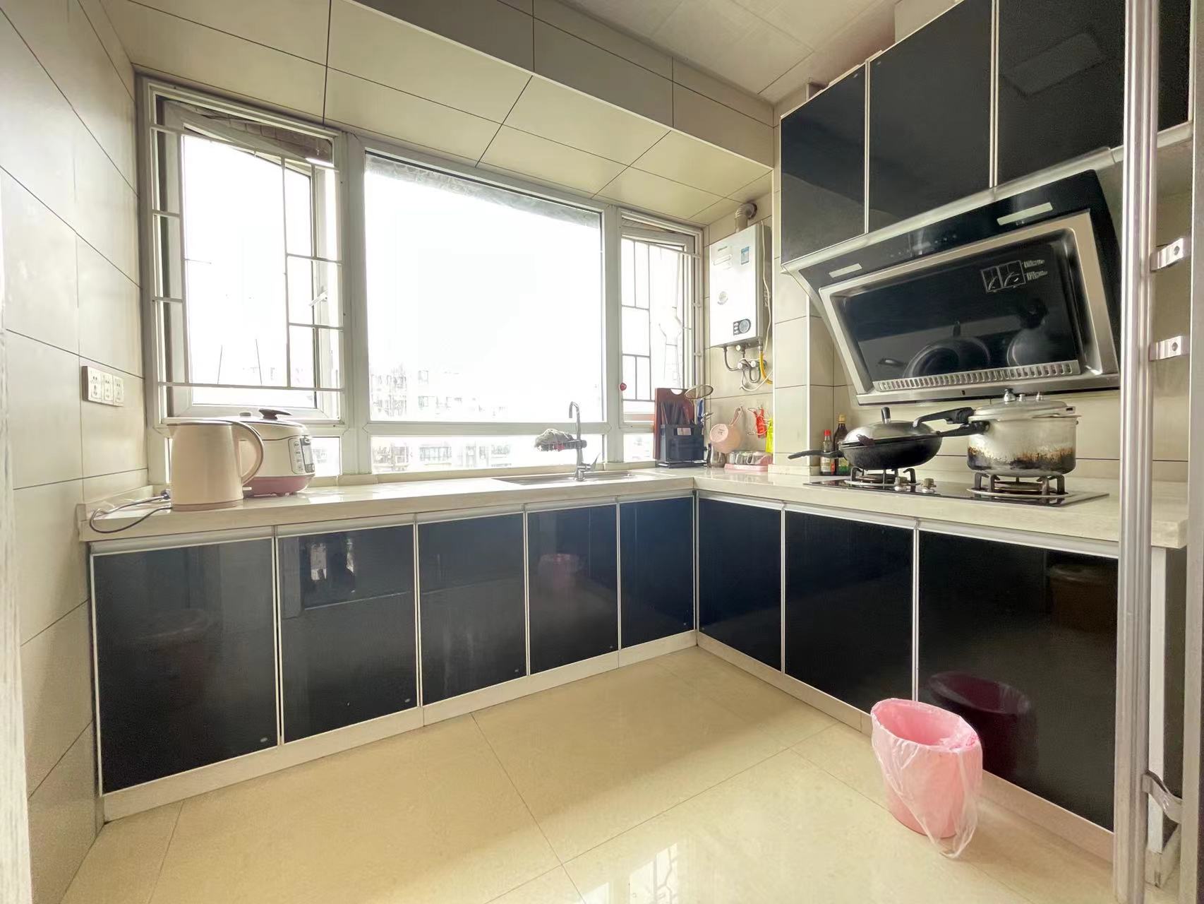美的城二期  2室2厅1卫   62.80万客厅