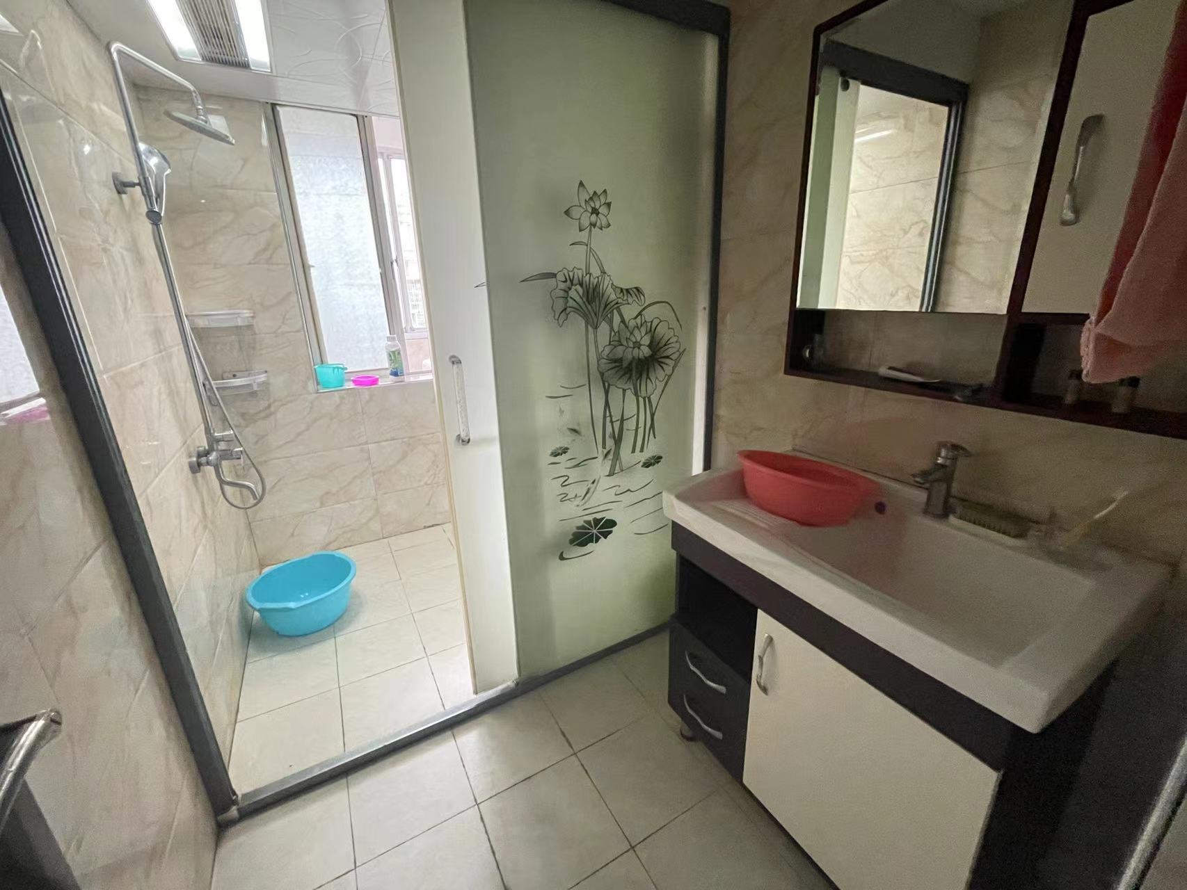 莲花小区 3室2厅2卫 58.8万 莲花小区 3室2厅2卫 58.8万客厅