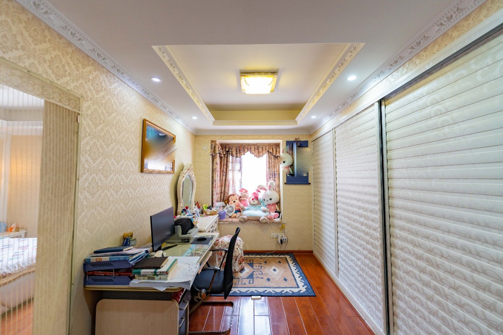 湘府名邸（同力家园）  4室2厅2卫    128.0万卧室