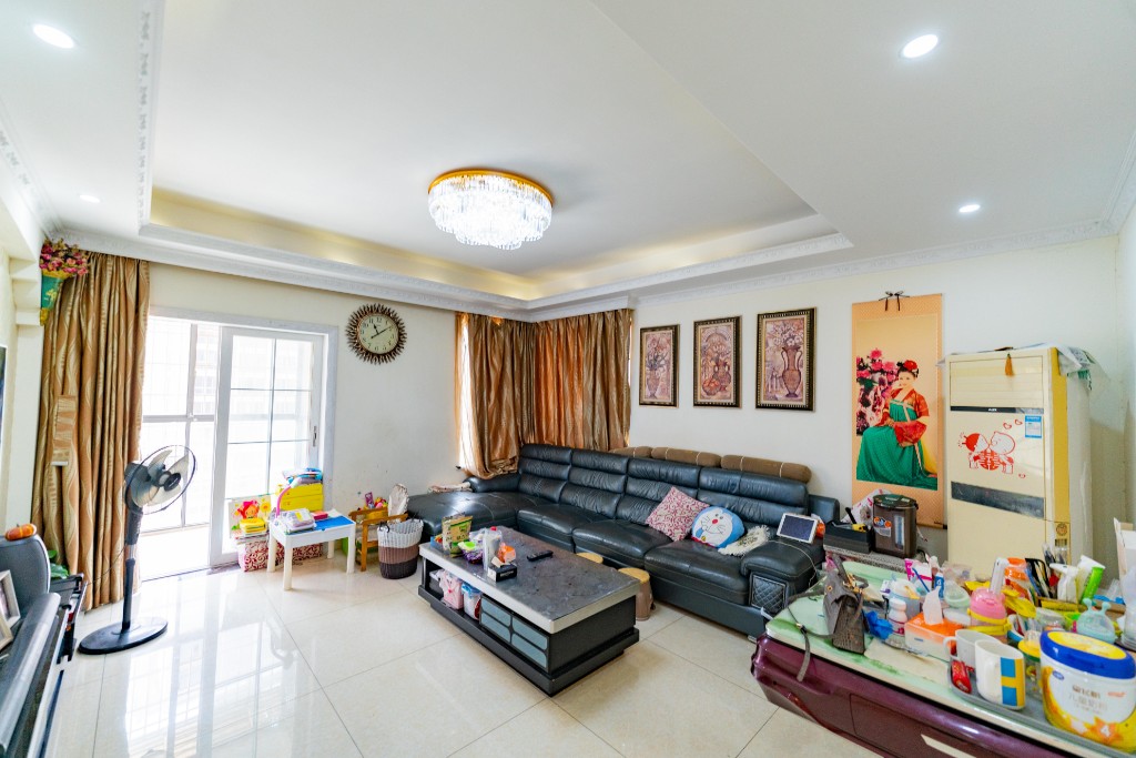 湘府名邸（同力家园）  4室2厅2卫    128.0万客厅