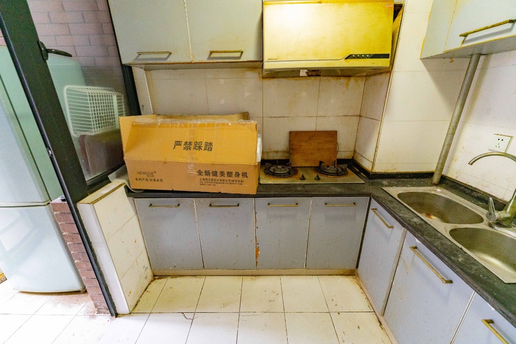 鑫远湘府华城  2室2厅1卫   90.00万厨房