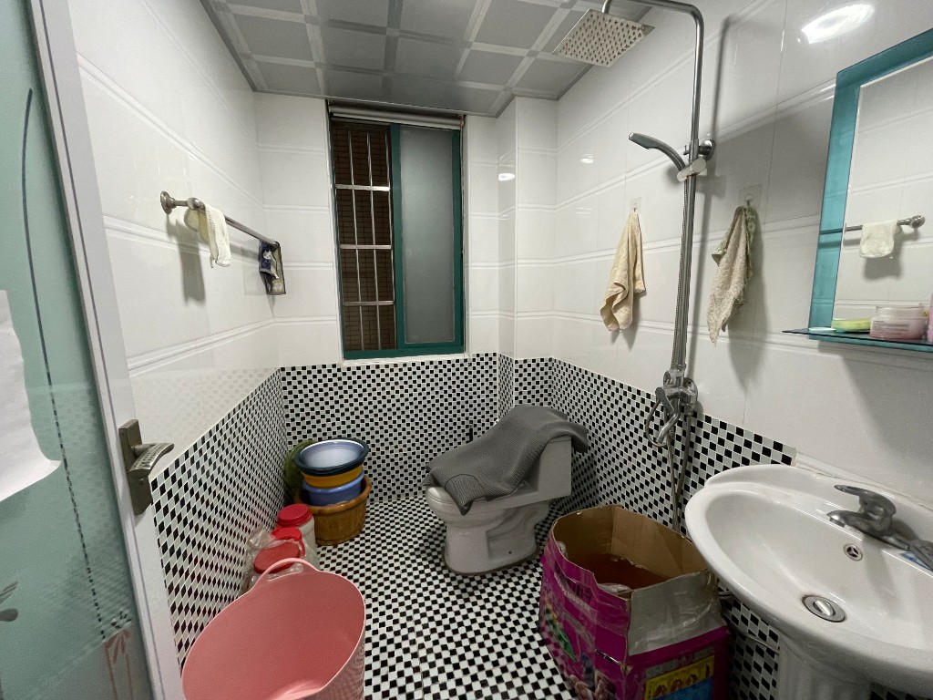 新城首座  3室2厅2卫    82.0万 新城首座  3室2厅2卫    82.0万客厅