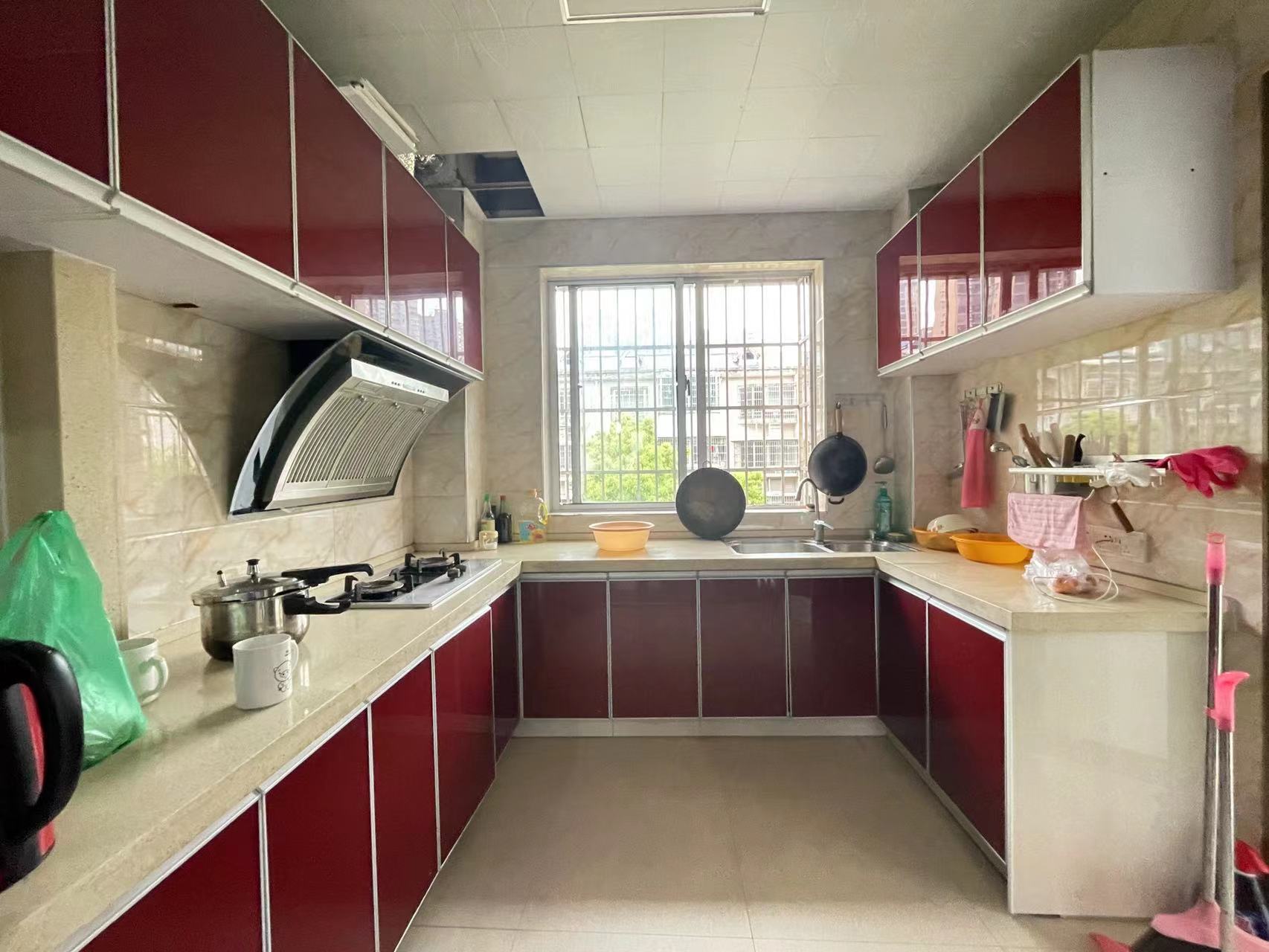 莲花小区 3室2厅2卫 58.8万 莲花小区 3室2厅2卫 58.8万客厅