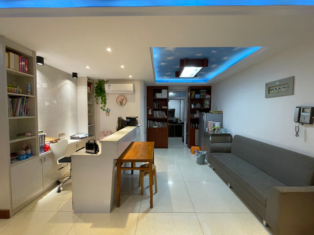 新城首座  3室2厅2卫    82.0万 新城首座  3室2厅2卫    82.0万客厅