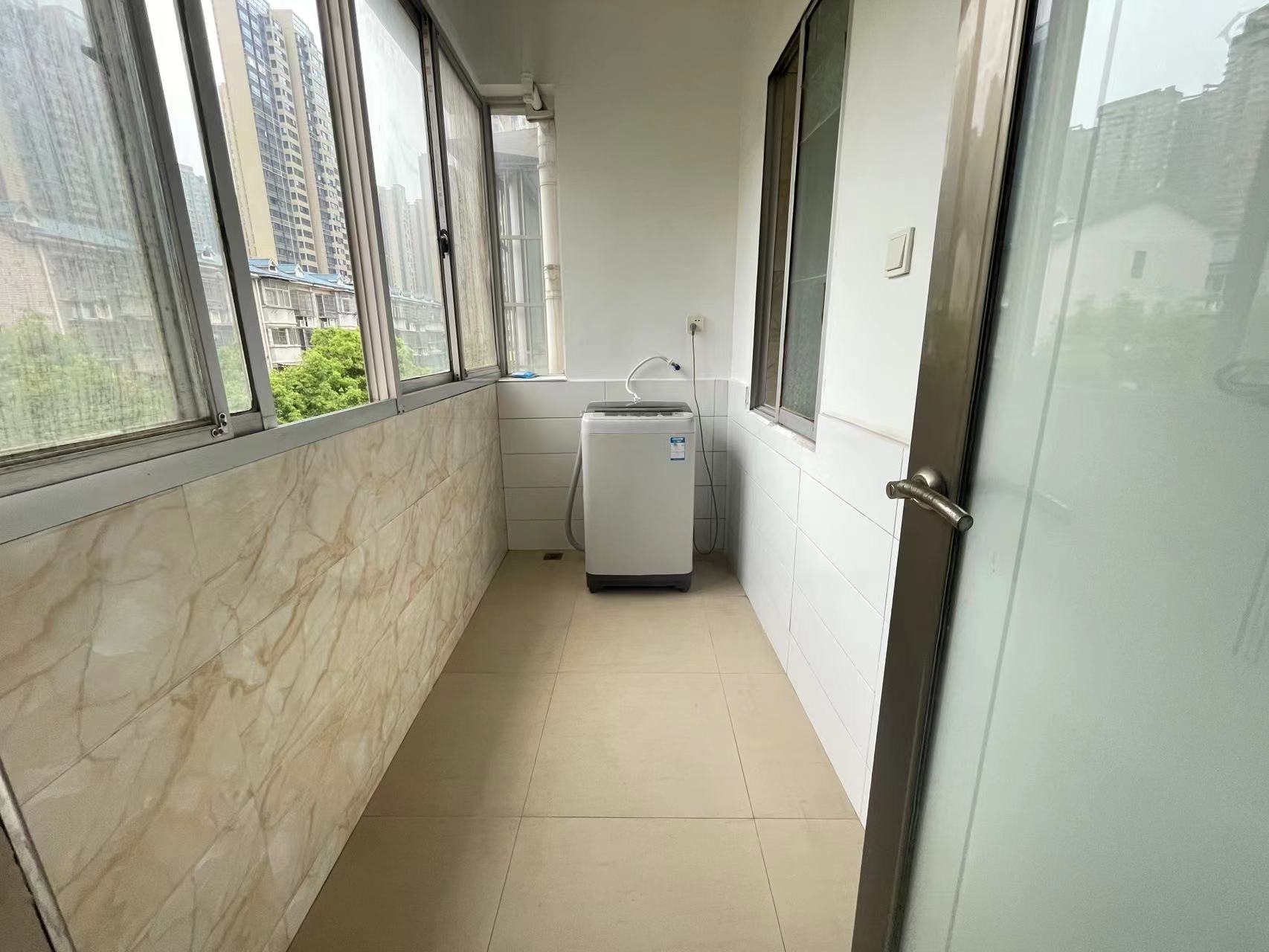 莲花小区 3室2厅2卫 58.8万 莲花小区 3室2厅2卫 58.8万客厅