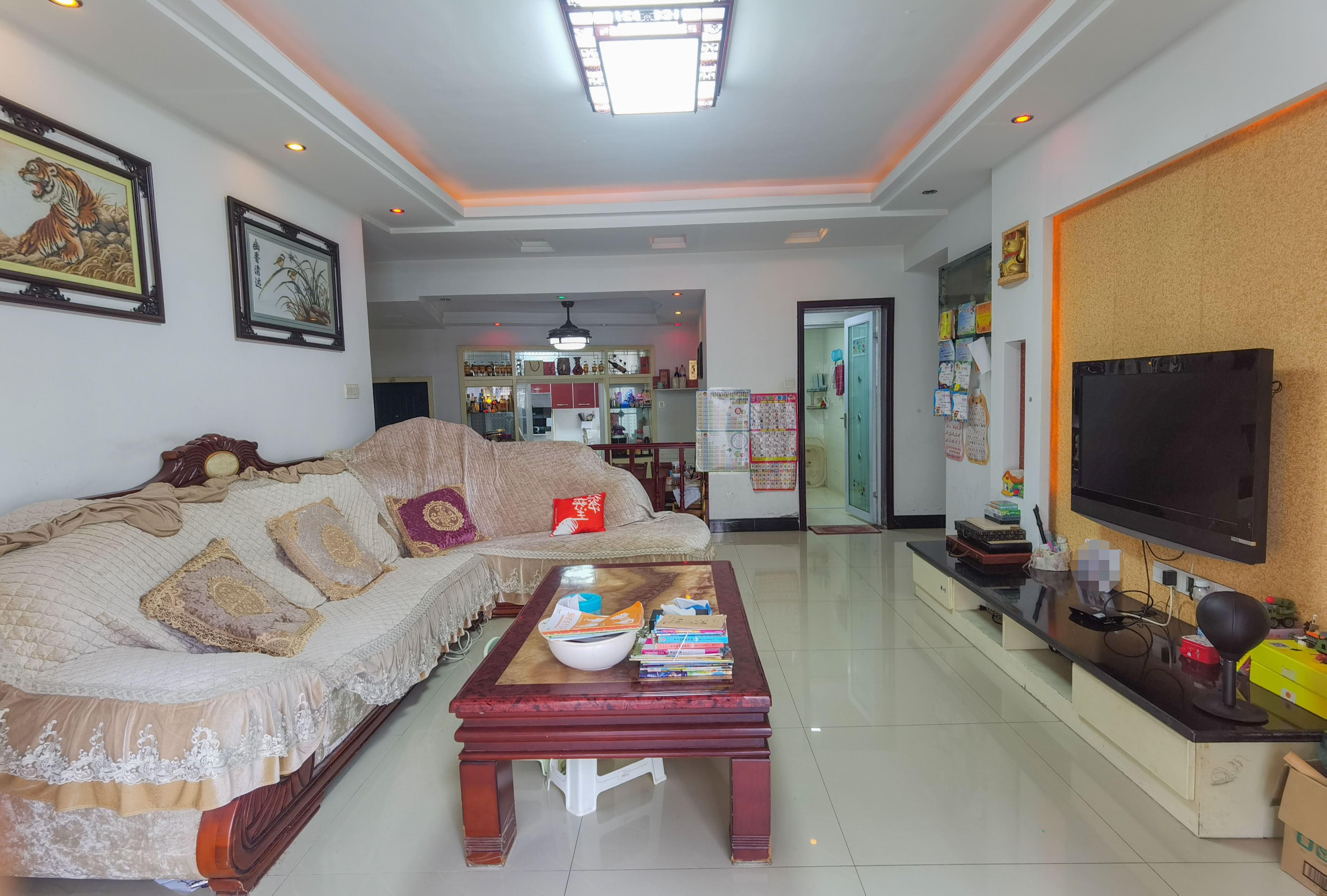 天鹅花园 4室2厅2卫 46.8万 天鹅花园 4室2厅2卫 46.8万客厅