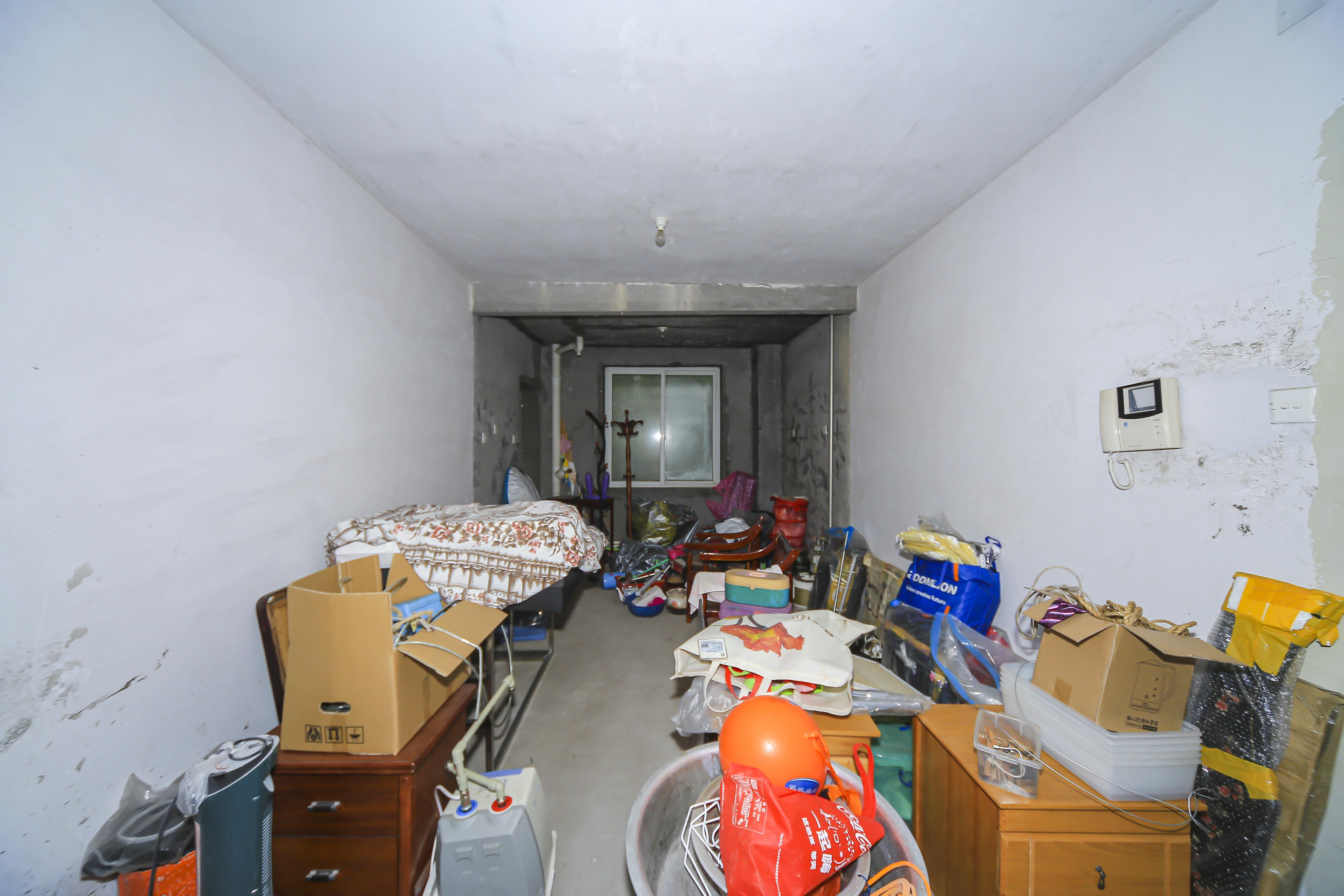 中天山语林居  3室2厅2卫   89.00万客厅
