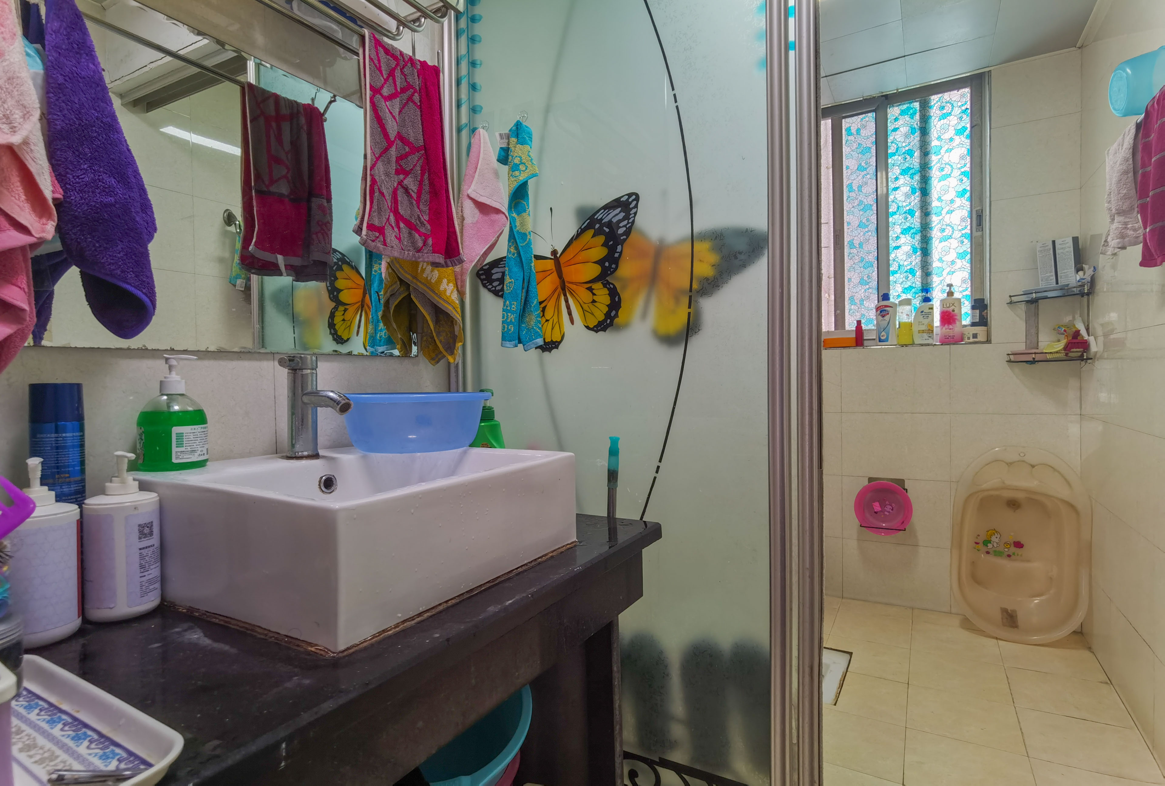 天鹅花园 4室2厅2卫 46.8万 天鹅花园 4室2厅2卫 46.8万客厅