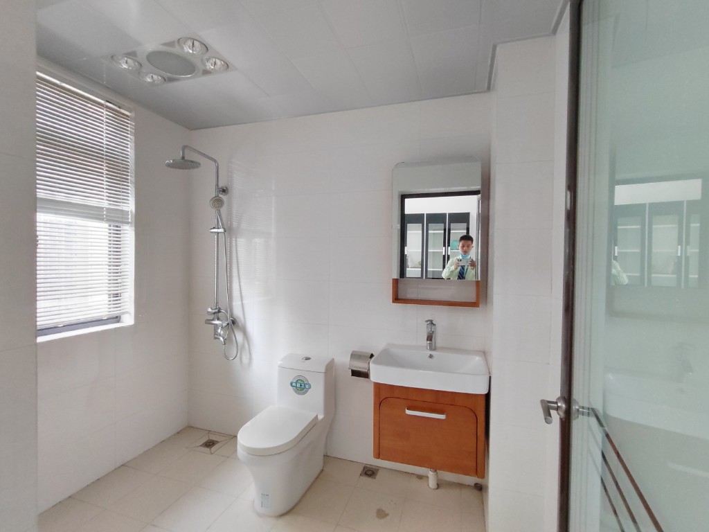 华晨御园 4室2厅2卫 160.0万 华晨御园 4室2厅2卫 160.0万客厅