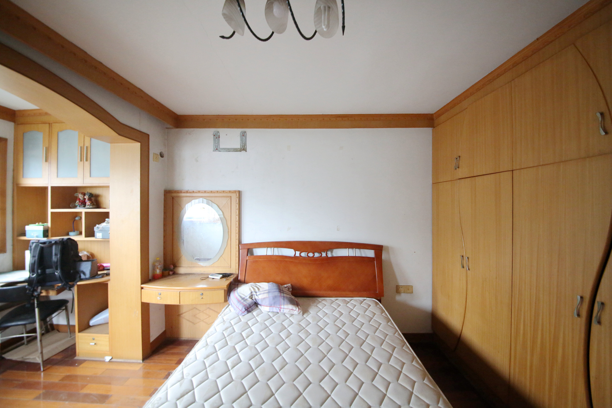 骆家坝小区  2室2厅1卫   50.00万卧室