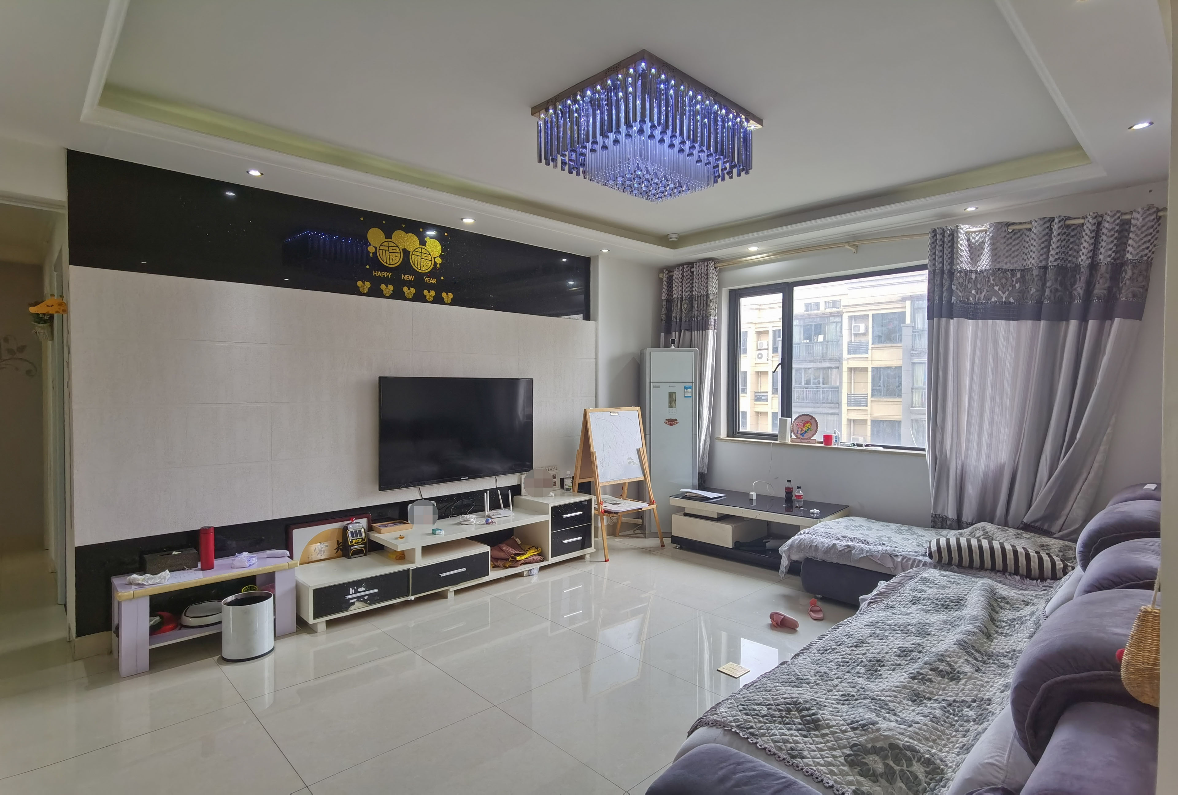 新桂广场 3室2厅2卫 70.0万 新桂广场 3室2厅2卫 70.0万客厅