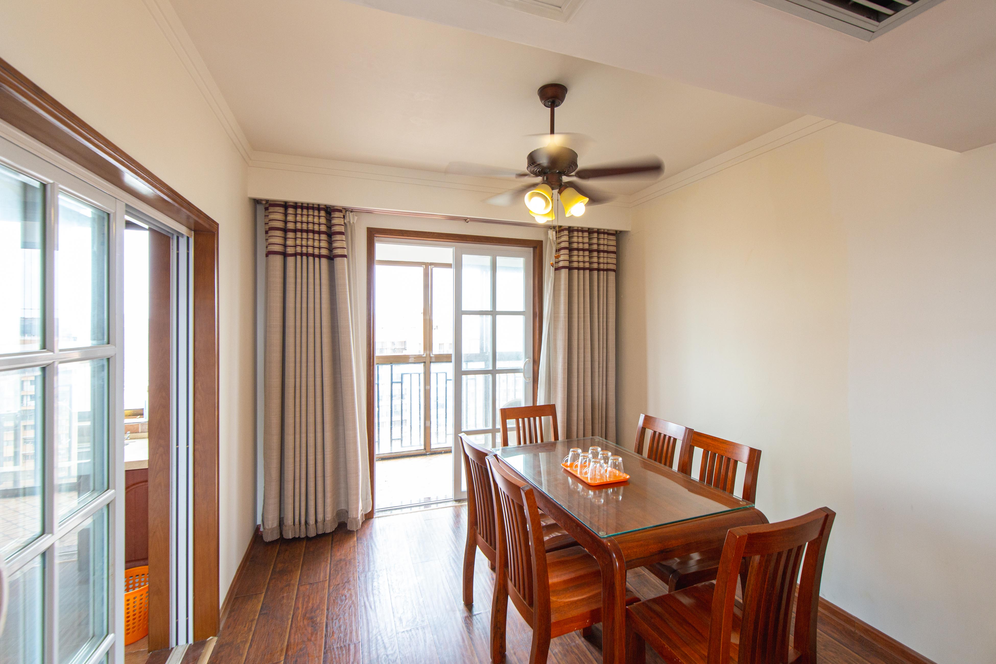 香樟鑫都  3室2厅2卫    145.0万客厅