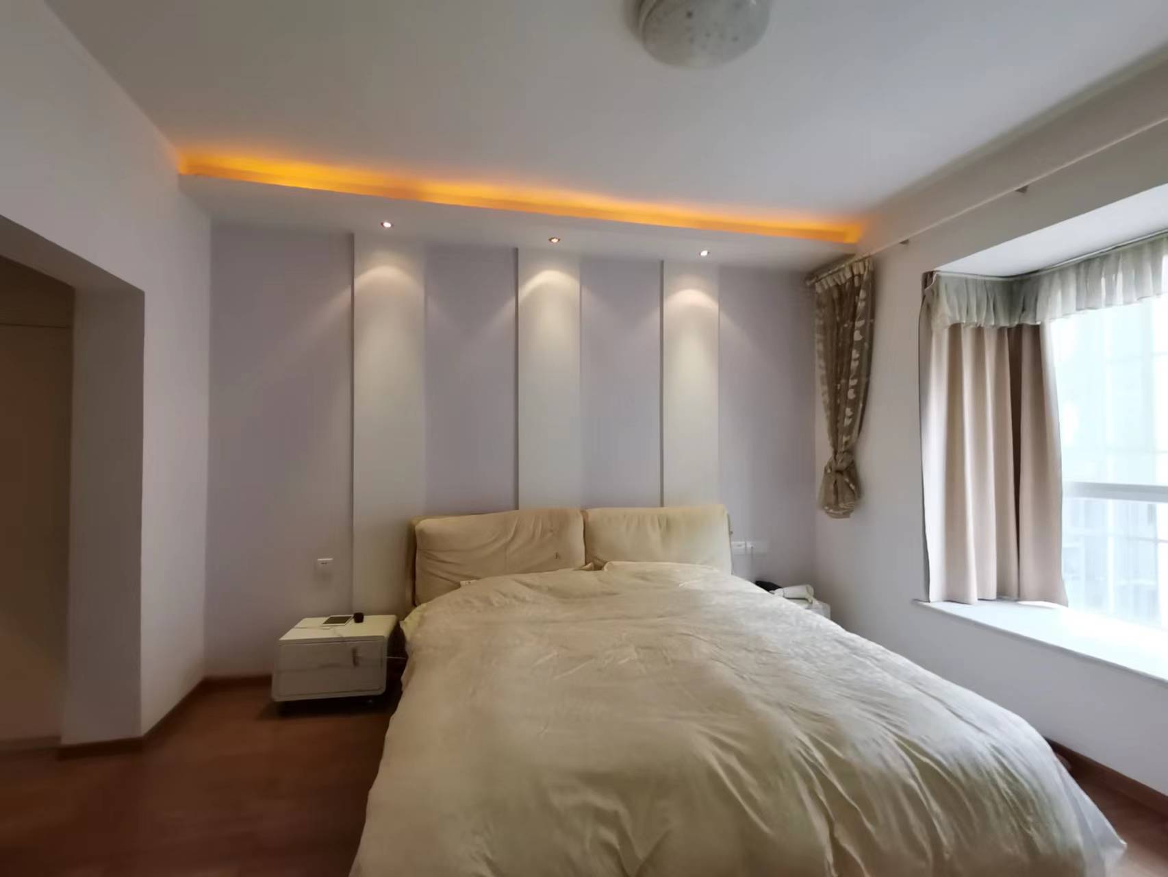 江岸人家 3室2厅2卫 65.0万 江岸人家 3室2厅2卫 65.0万客厅