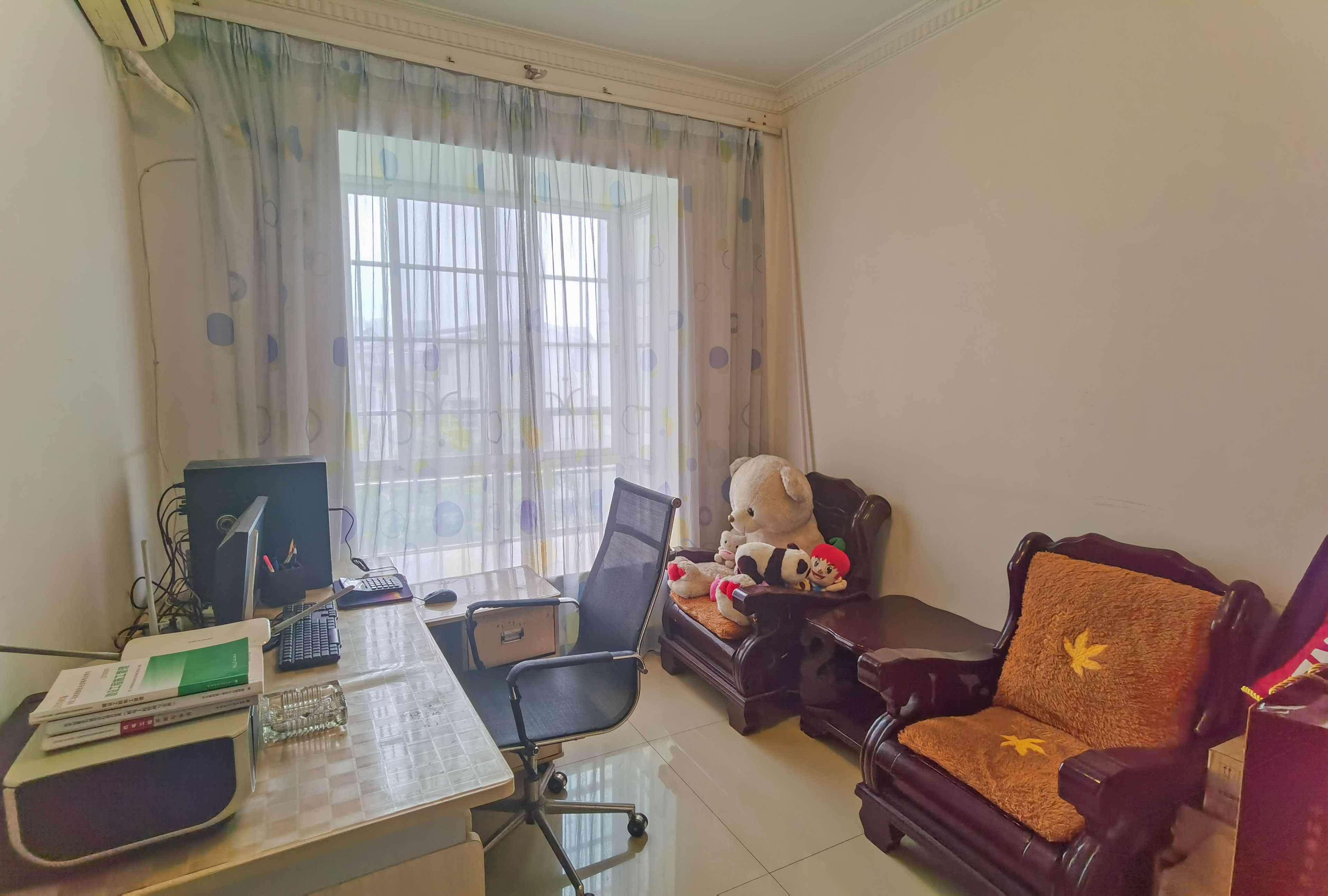 天鹅花园 4室2厅2卫 46.8万 天鹅花园 4室2厅2卫 46.8万客厅