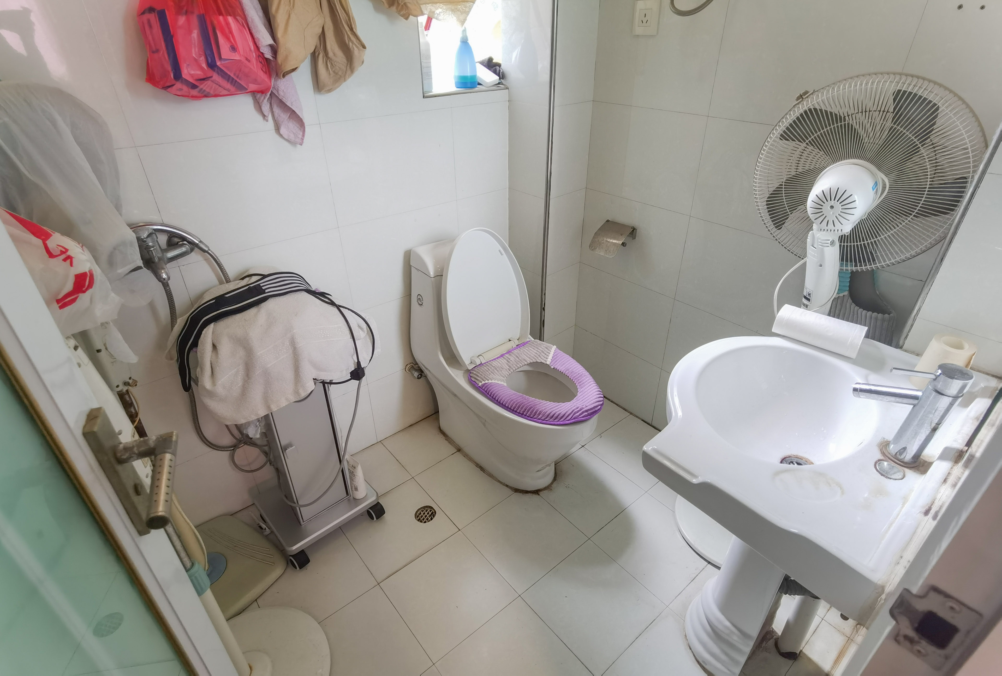 天鹅花园 4室2厅2卫 46.8万 天鹅花园 4室2厅2卫 46.8万客厅