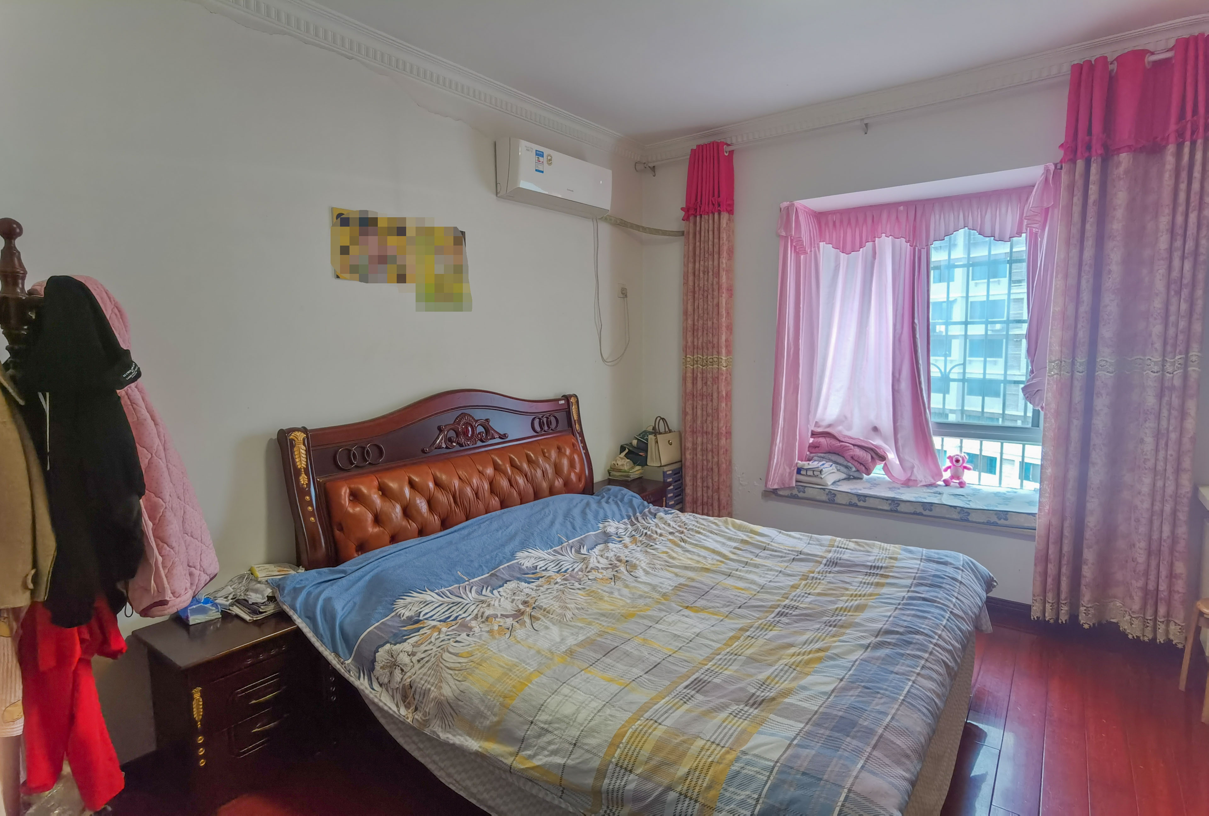 天鹅花园 4室2厅2卫 46.8万 天鹅花园 4室2厅2卫 46.8万客厅