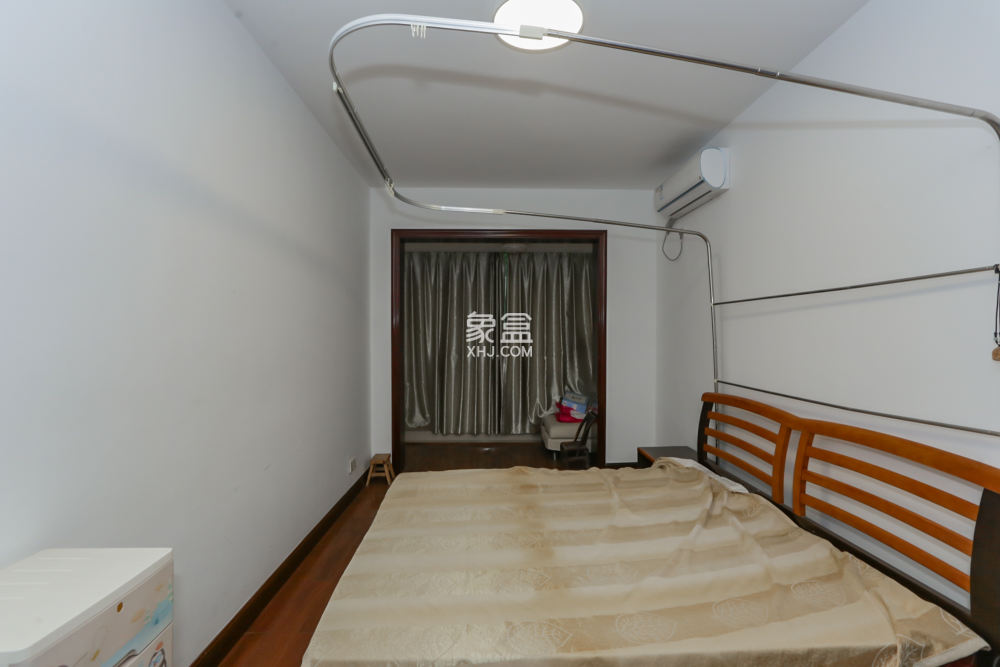 静园山庄  6室2厅3卫   323.00万