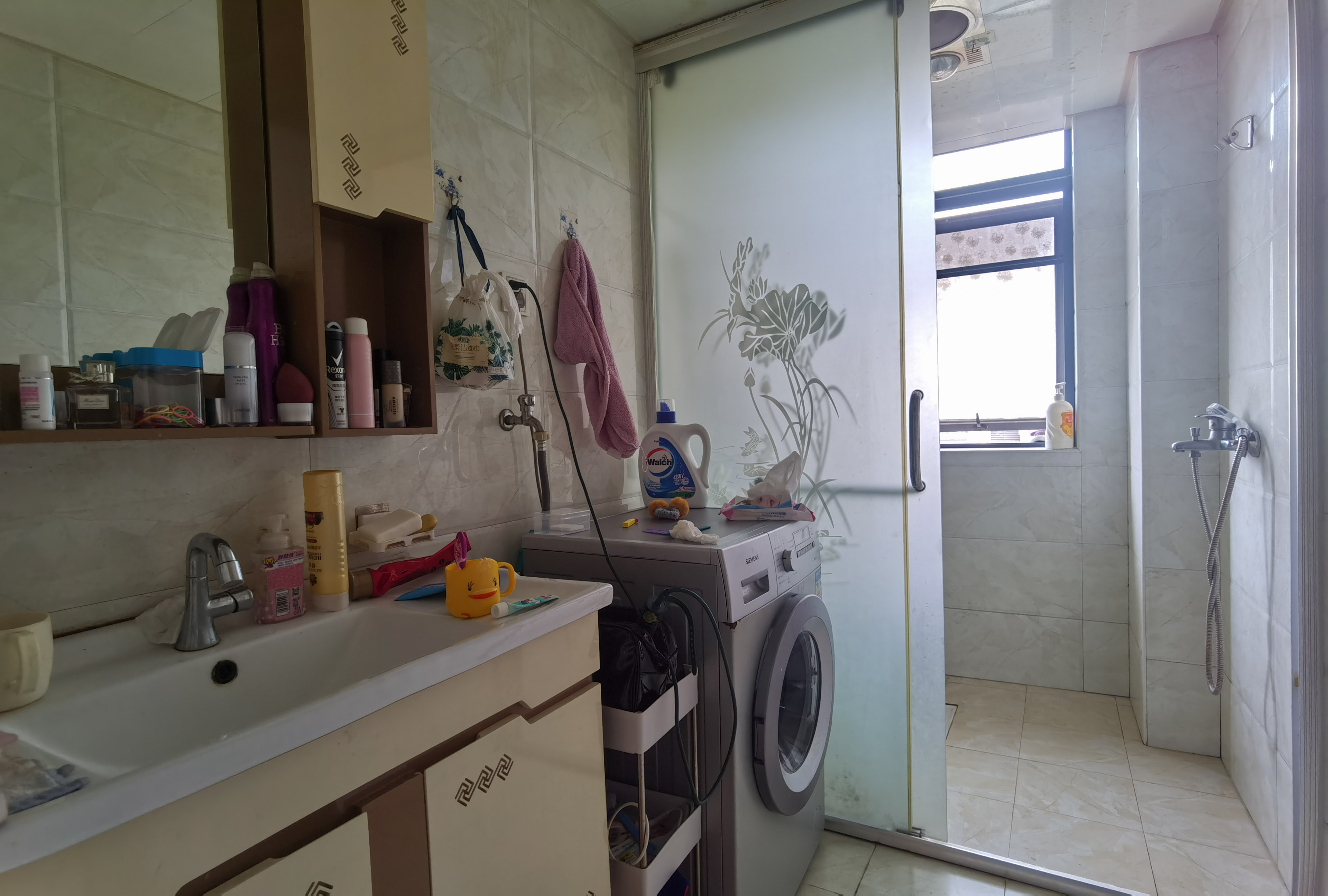 新桂广场 3室2厅2卫 70.0万 新桂广场 3室2厅2卫 70.0万客厅