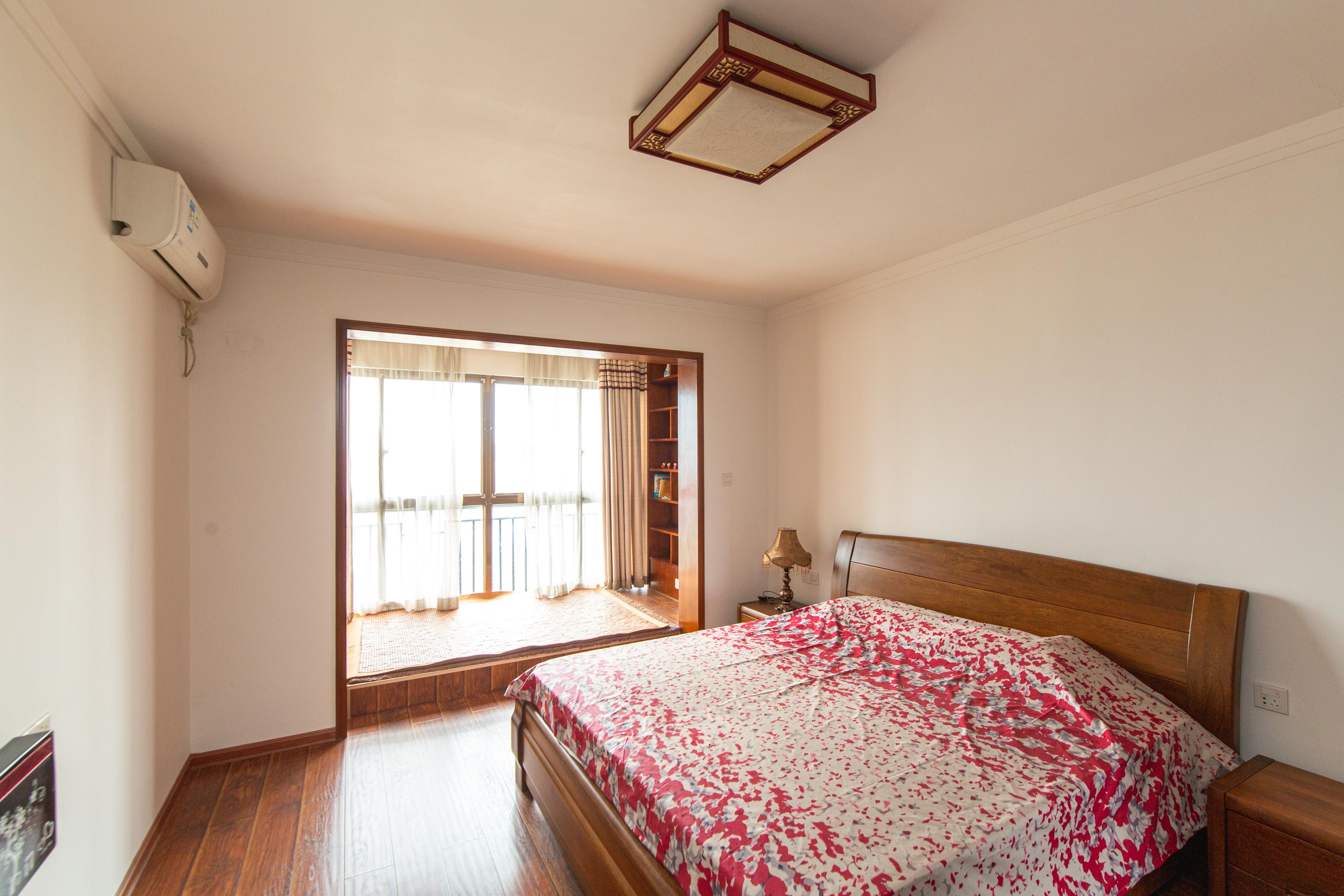 香樟鑫都  3室2厅2卫    145.0万卧室