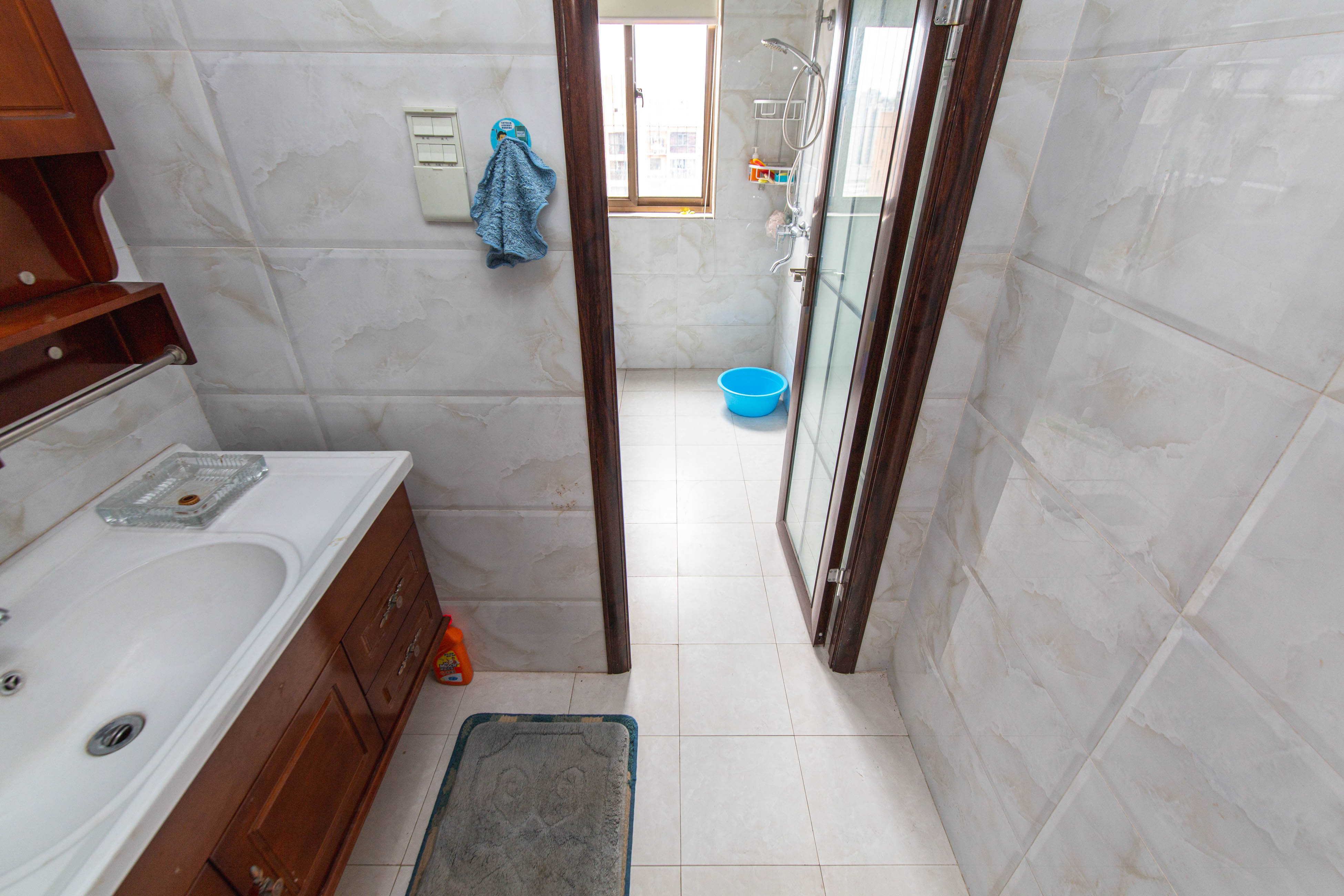 香樟鑫都  3室2厅2卫    145.0万卫生间