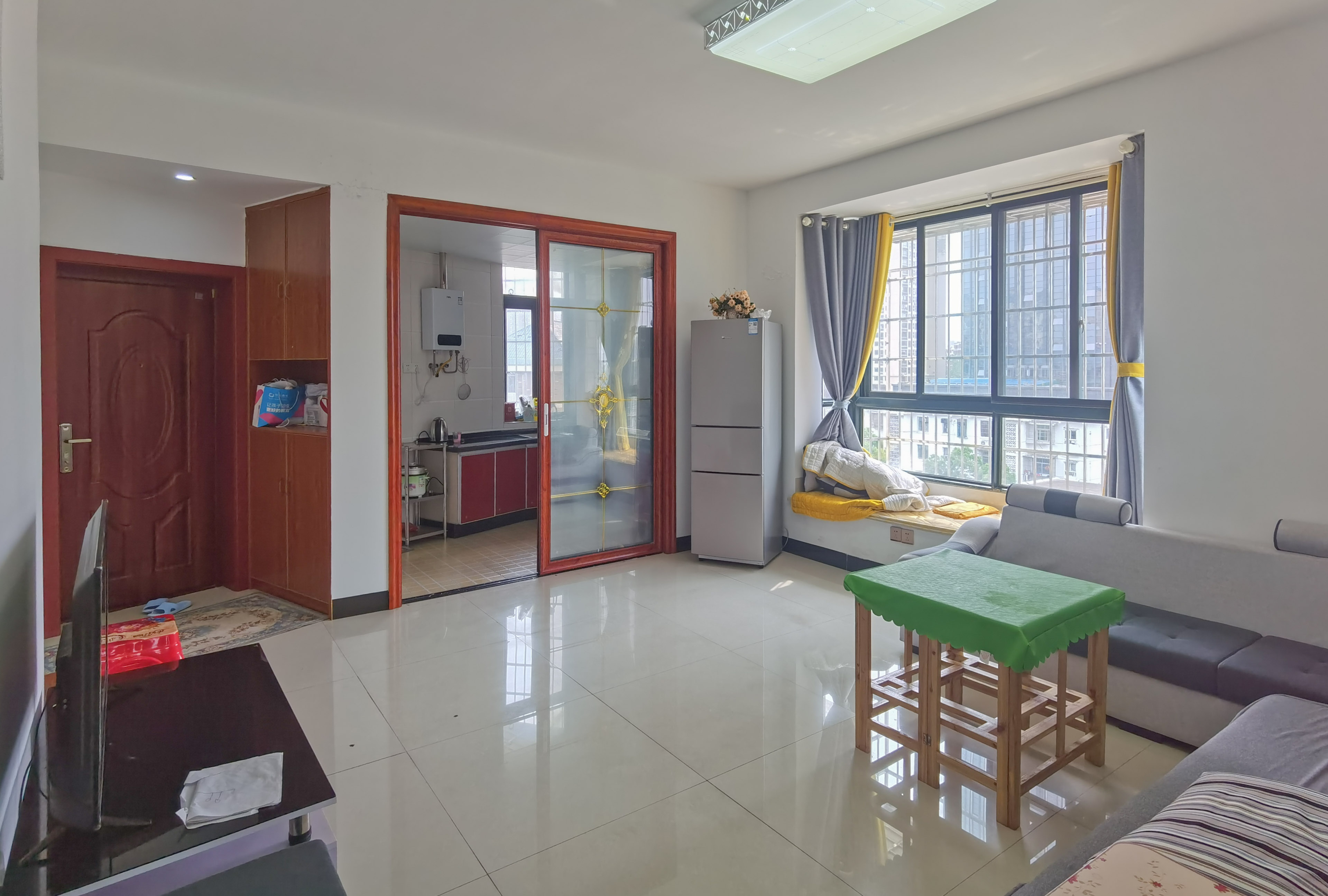 嘉盛华府 2室1厅1卫 37.5万 嘉盛华府 2室1厅1卫 37.5万客厅