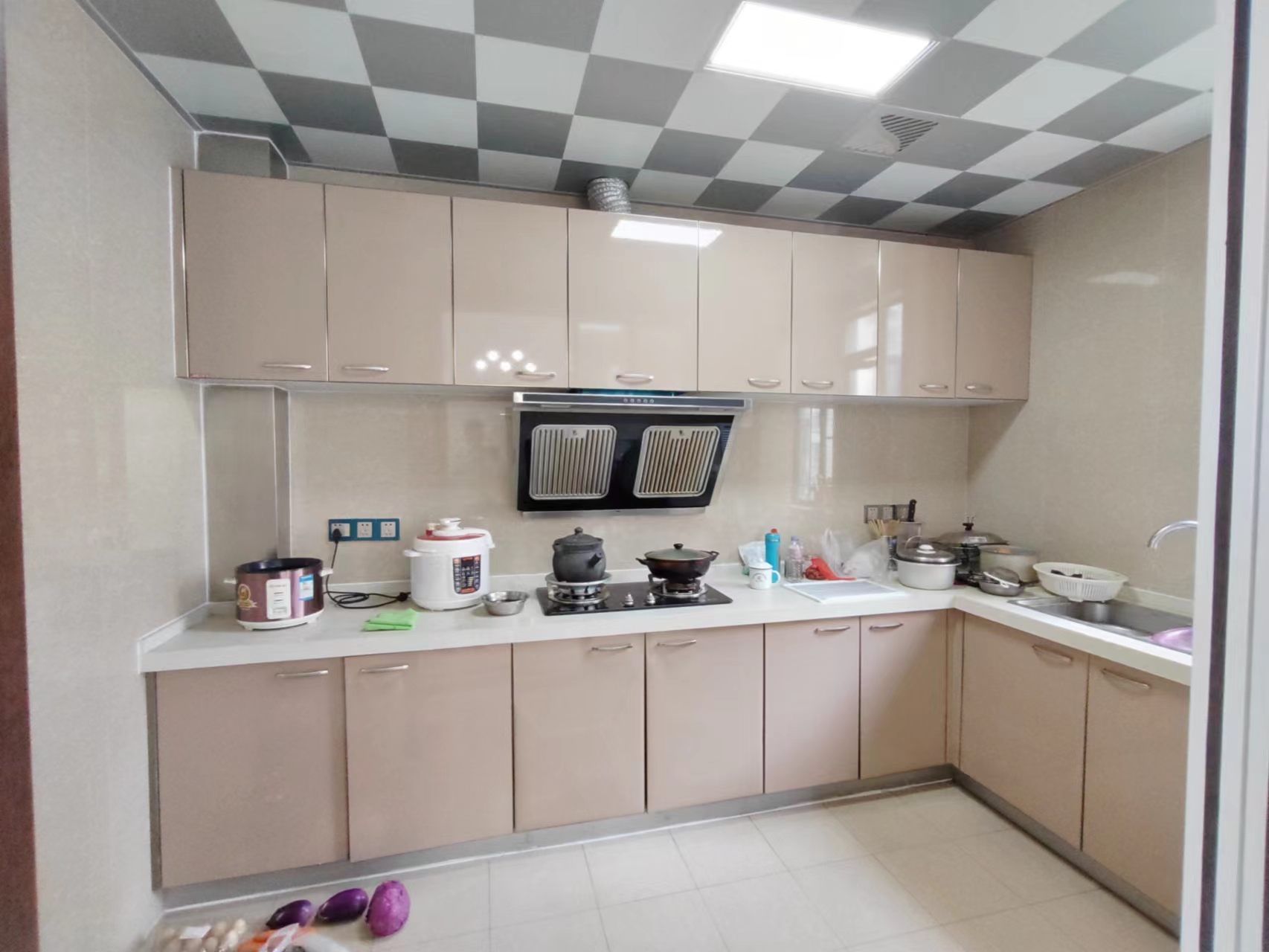 华晨御园 4室2厅2卫 160.0万 华晨御园 4室2厅2卫 160.0万客厅