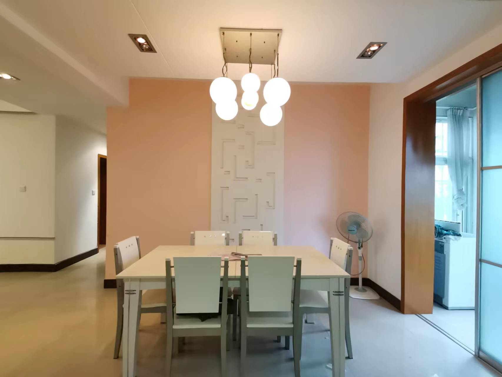 江岸人家 3室2厅2卫 65.0万 江岸人家 3室2厅2卫 65.0万客厅