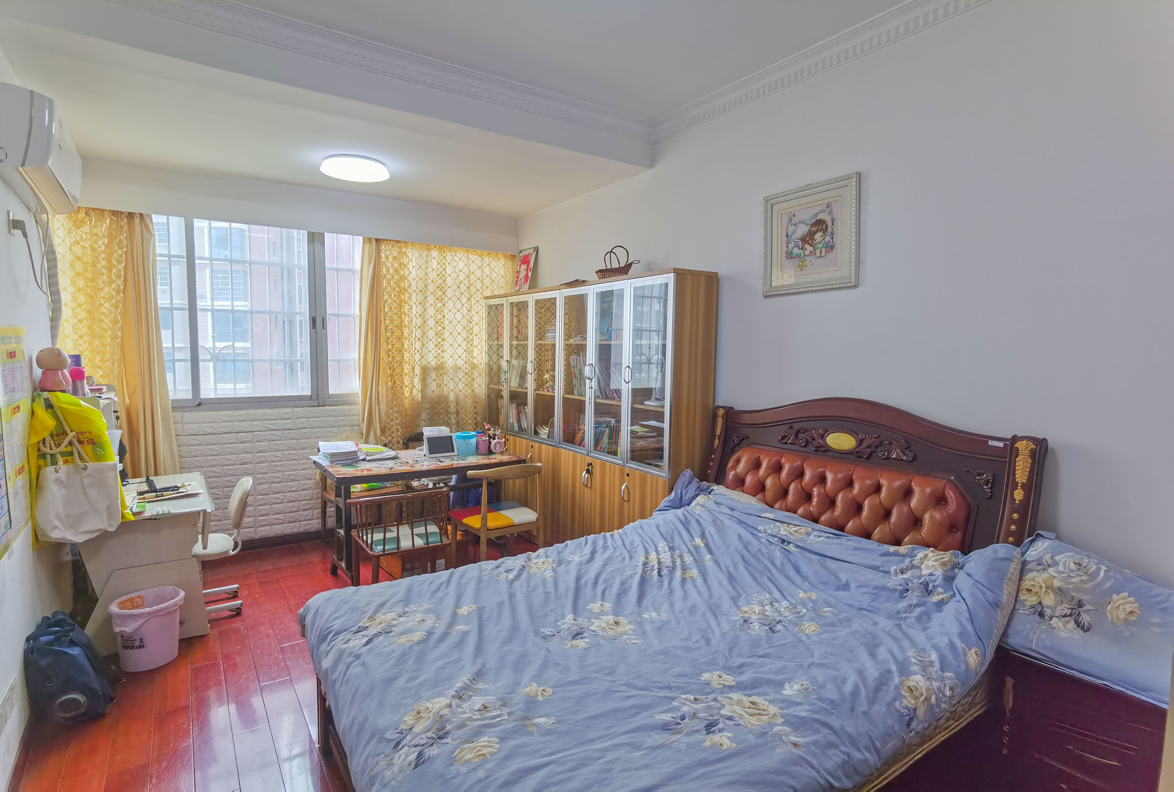 天鹅花园 4室2厅2卫 46.8万 天鹅花园 4室2厅2卫 46.8万客厅