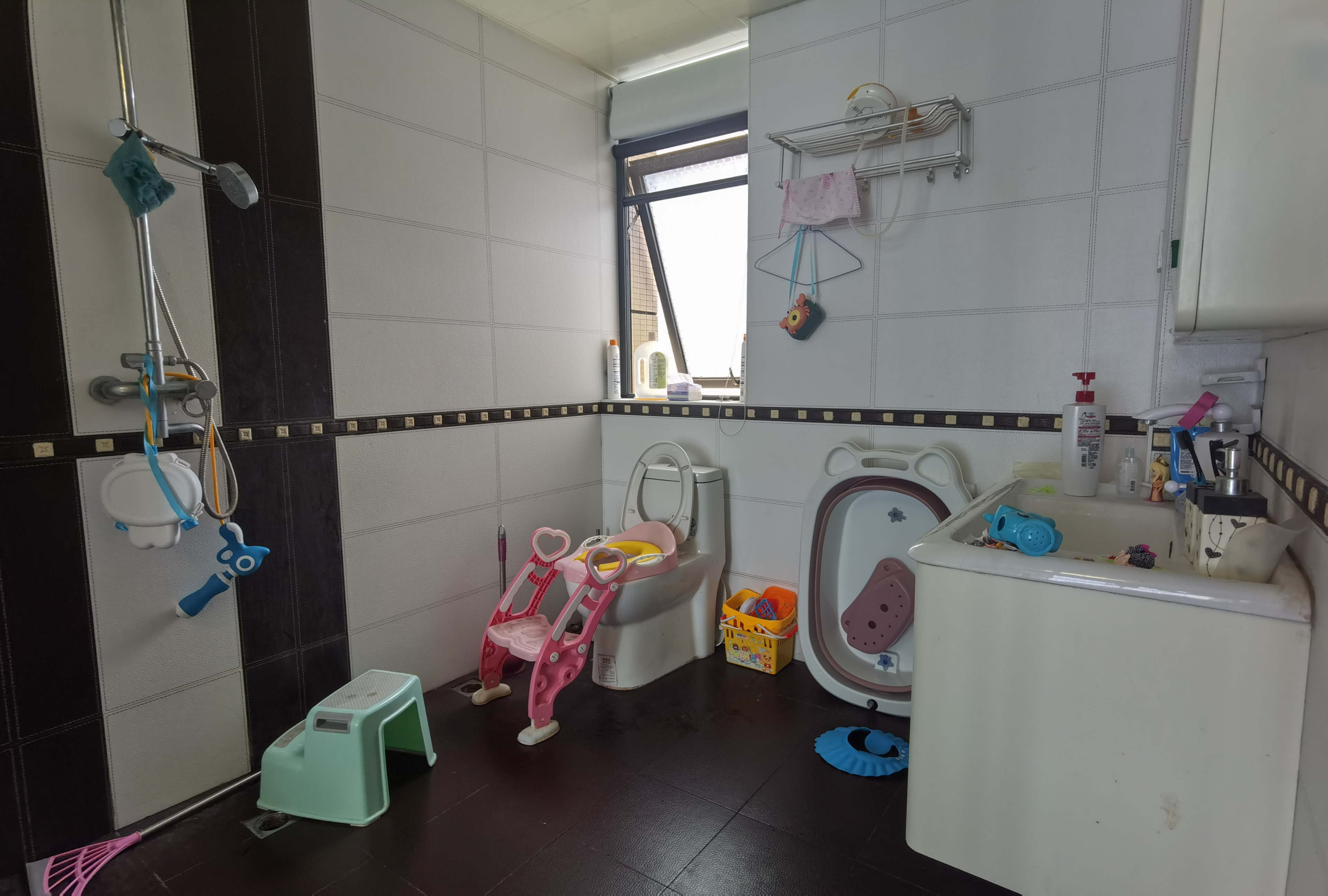 新桂广场 3室2厅2卫 70.0万 新桂广场 3室2厅2卫 70.0万客厅