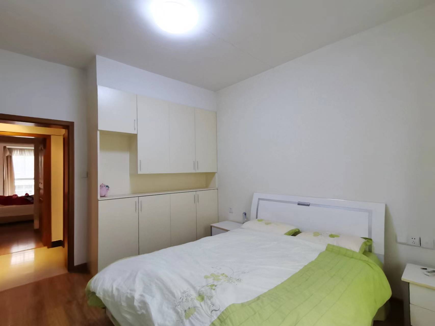 江岸人家 3室2厅2卫 65.0万 江岸人家 3室2厅2卫 65.0万客厅